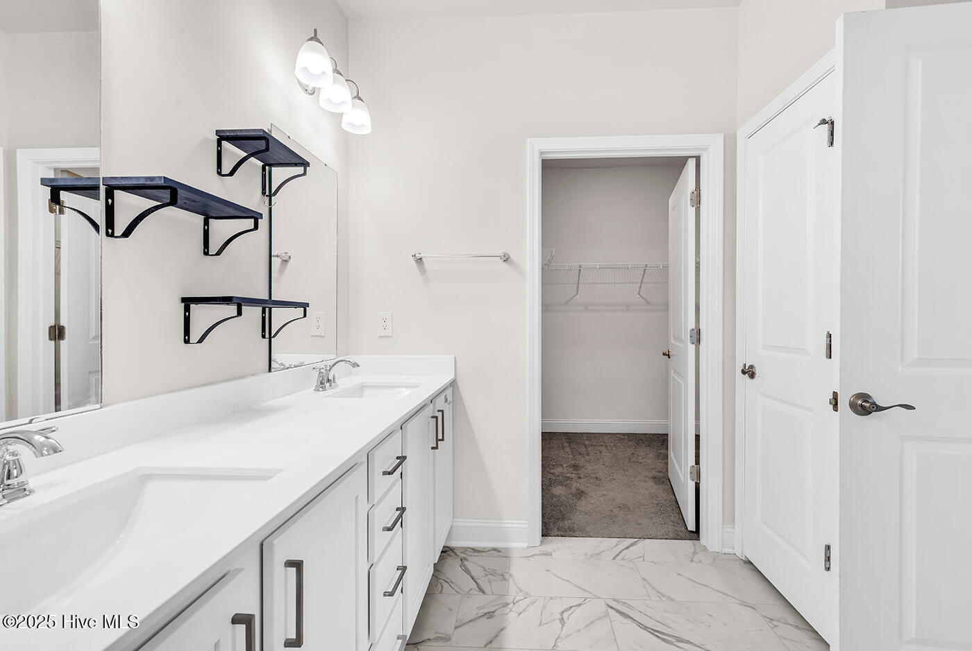 100547571 | Photo 35