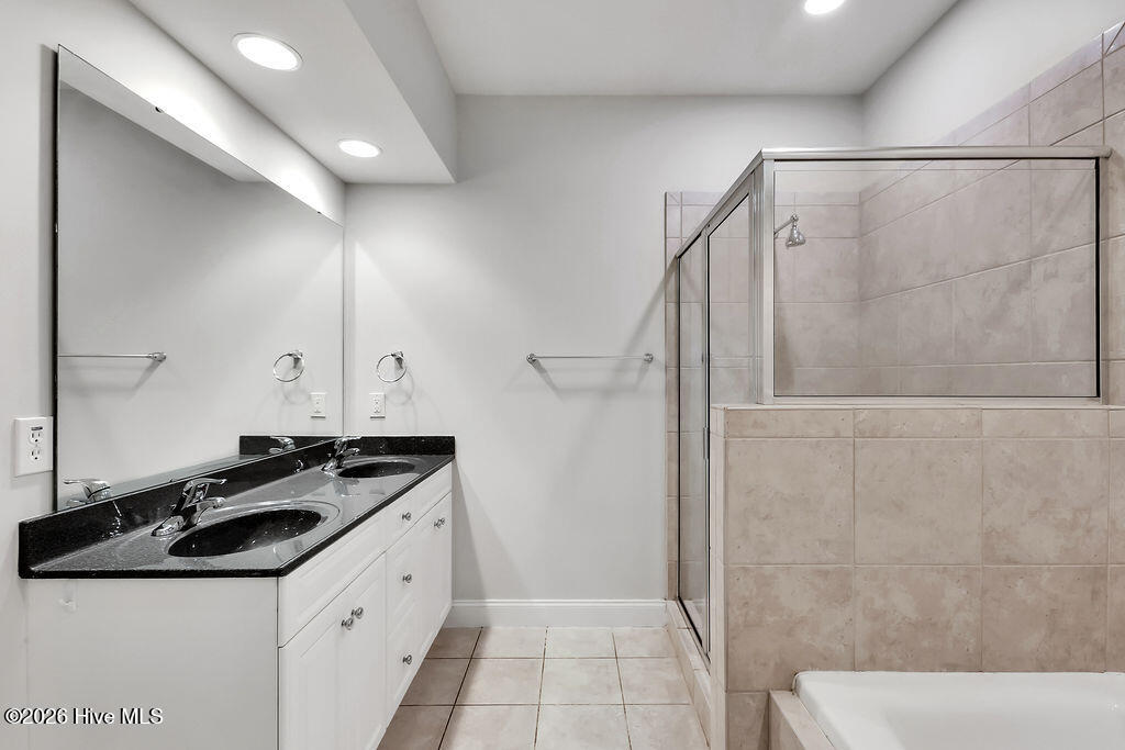 100558712 | Photo 19