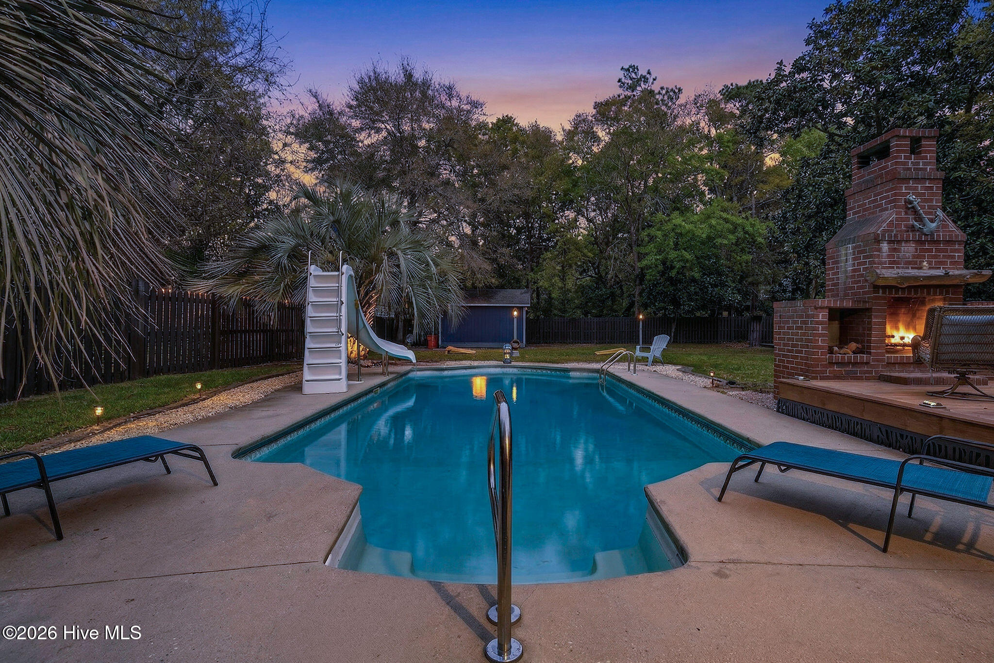 100568034 | Photo 41