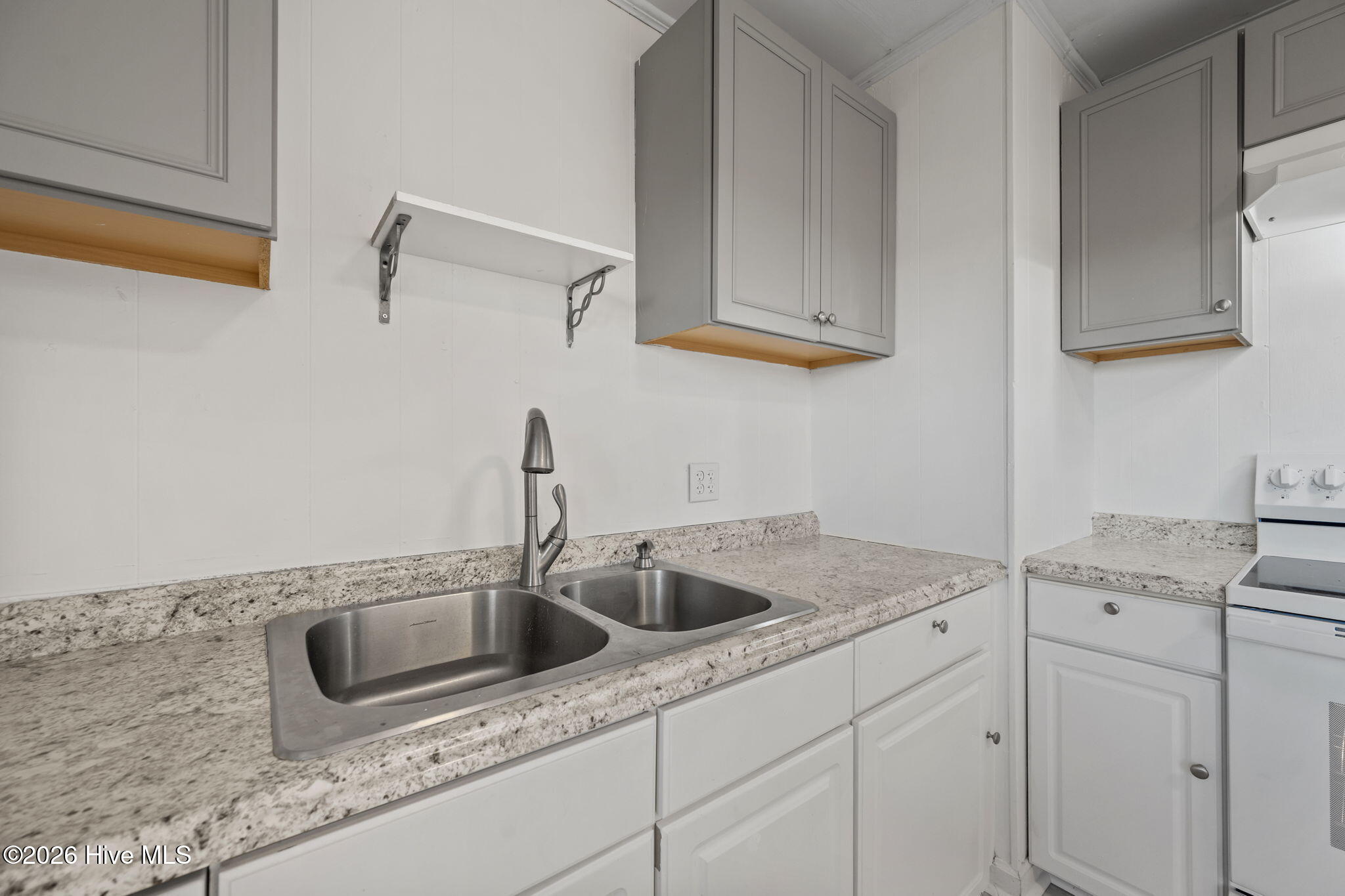 100548800 | Photo 12