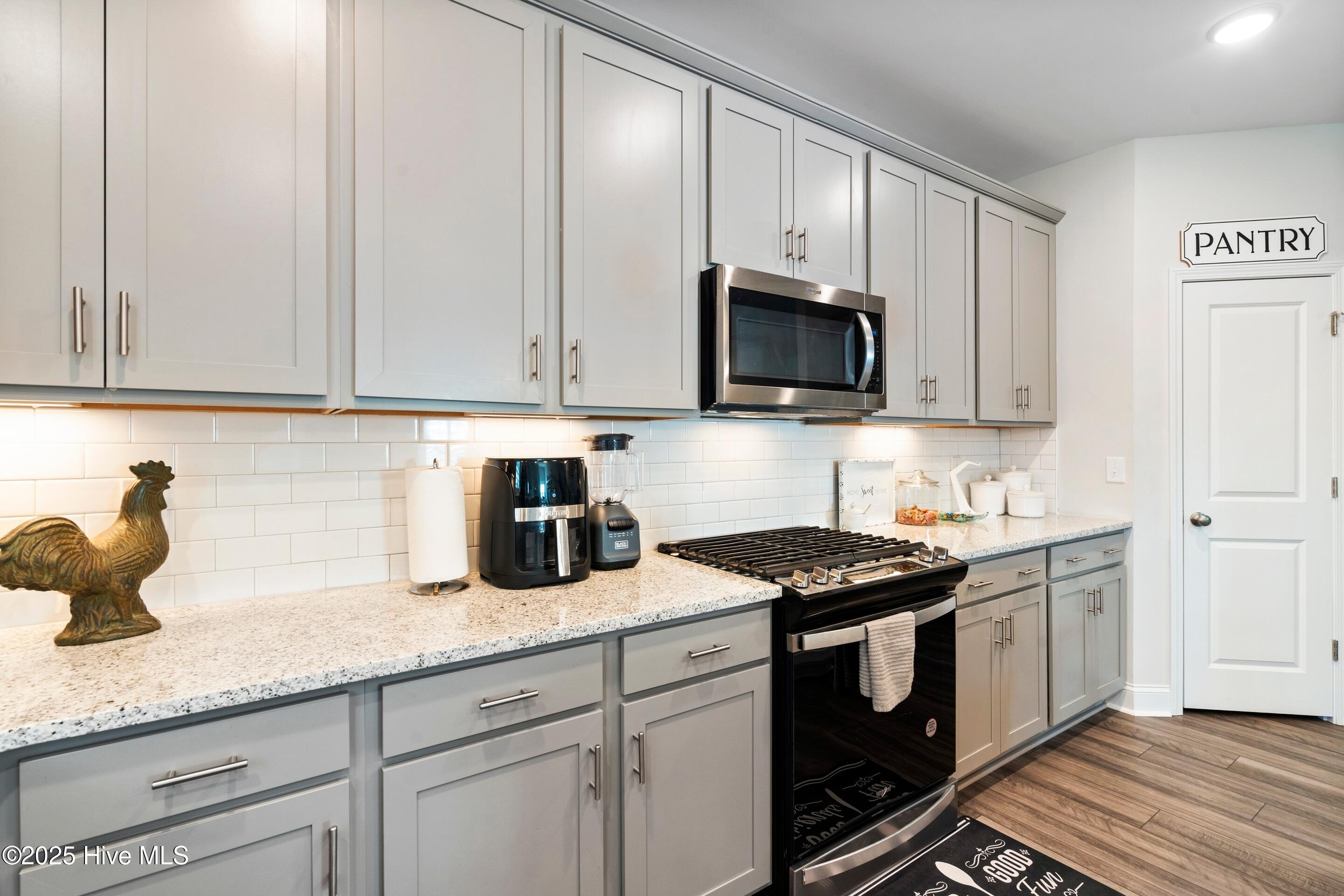 100527071 | Photo 11