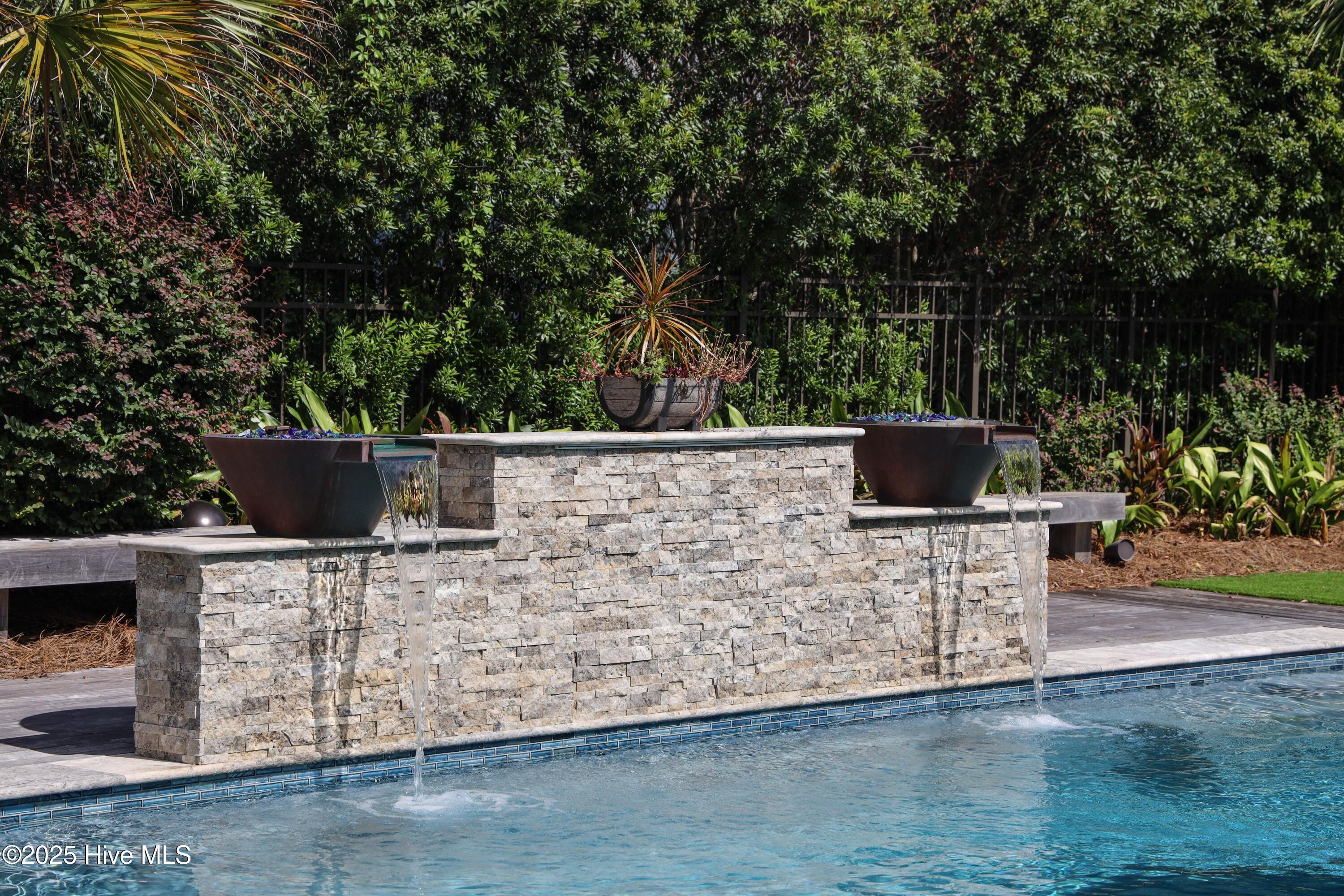 100534073 | Photo 33