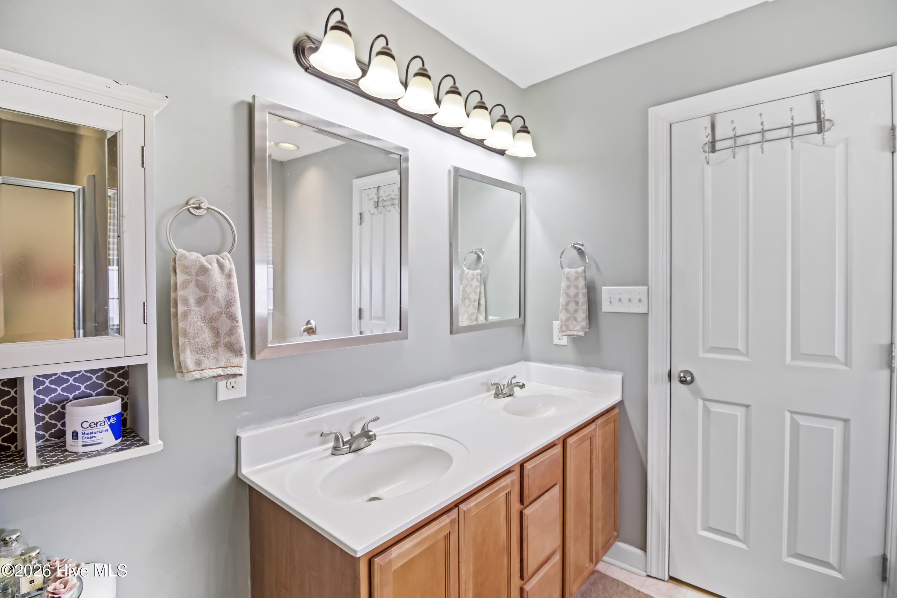 100561331 | Photo 32