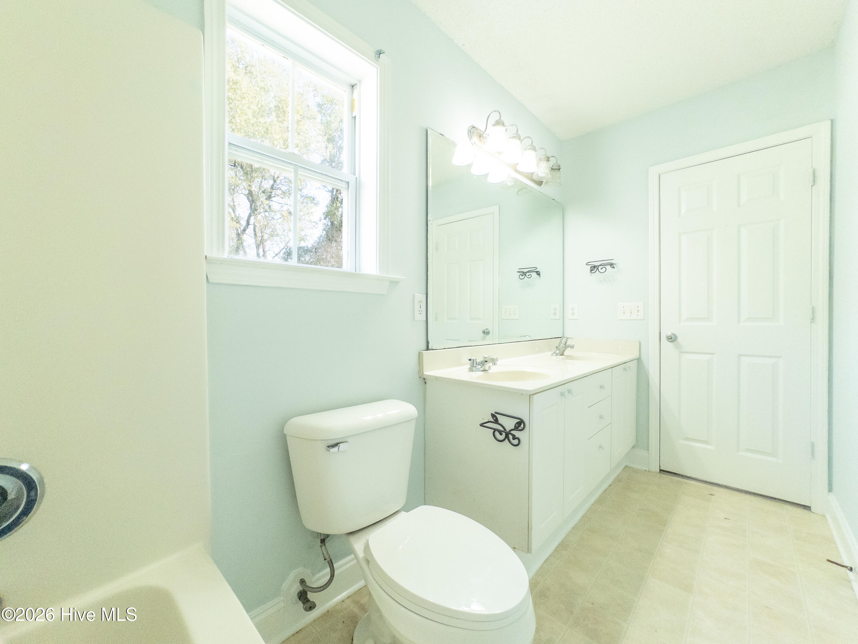 100558413 | Photo 36