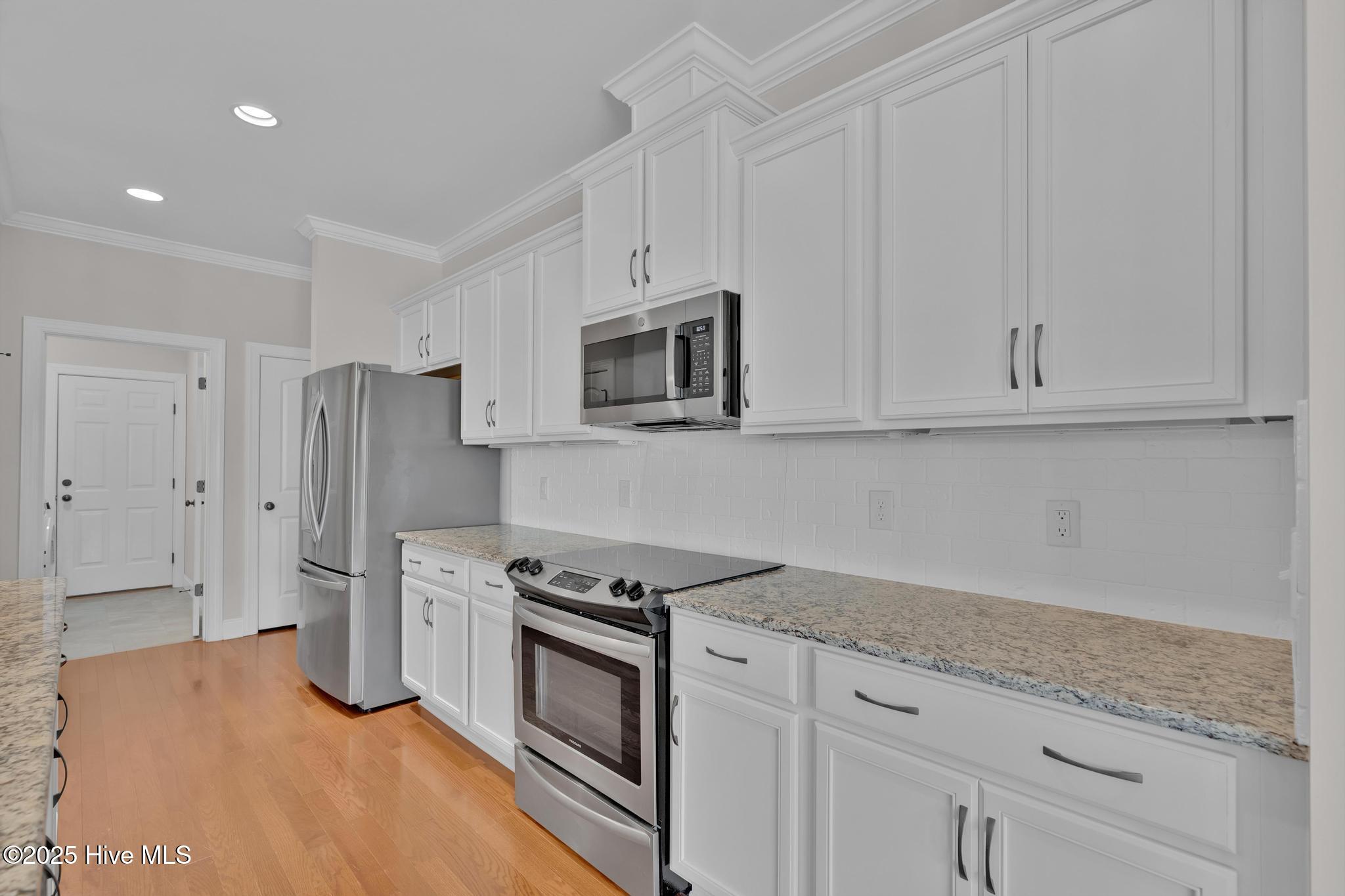 100542823 | Photo 28