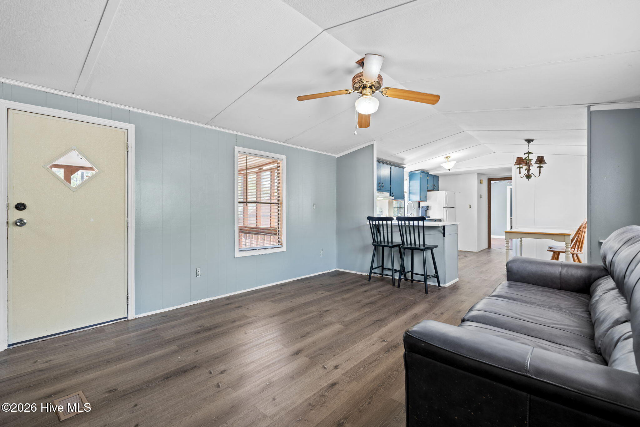 100564751 | Photo 11