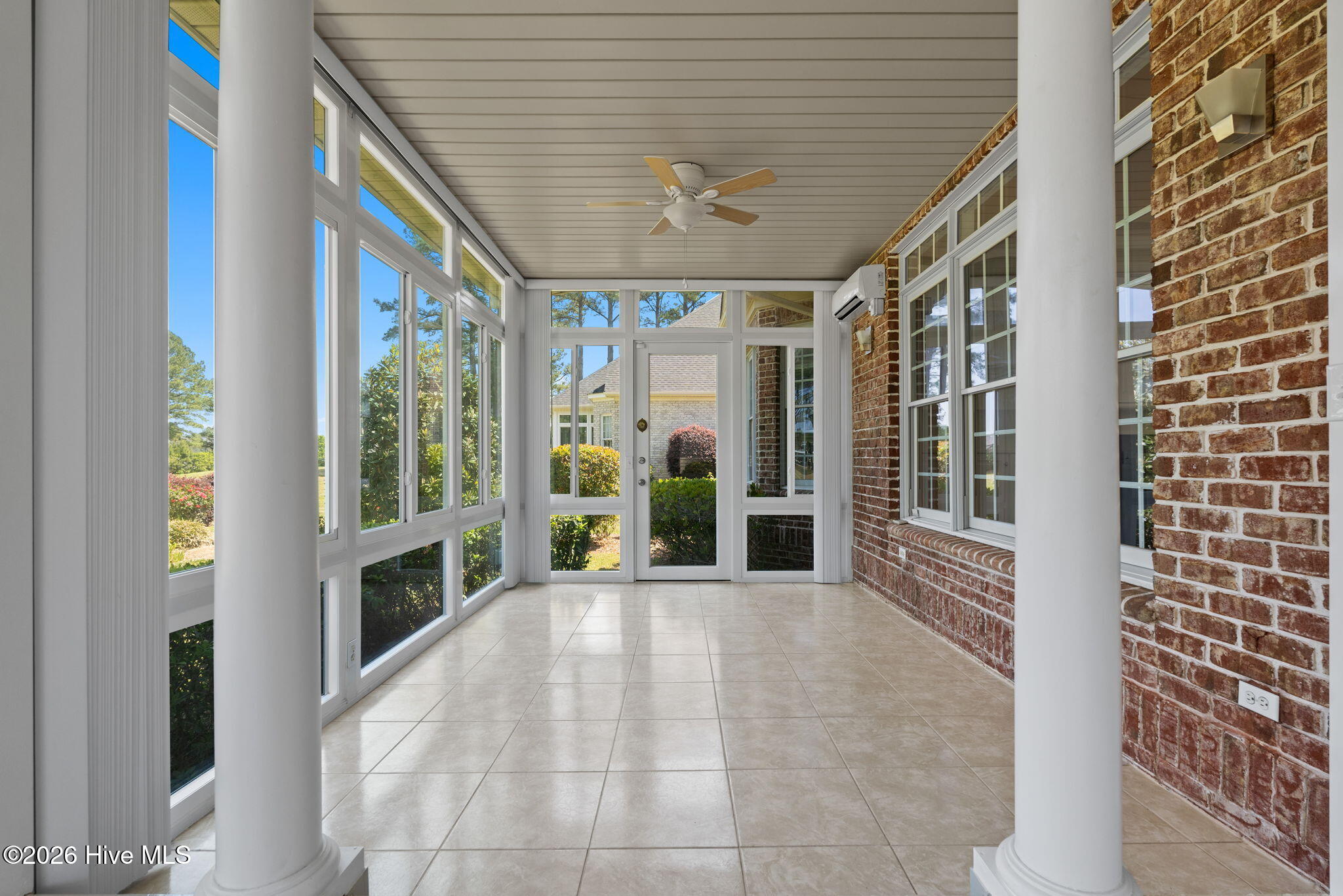 100569598 | Photo 61