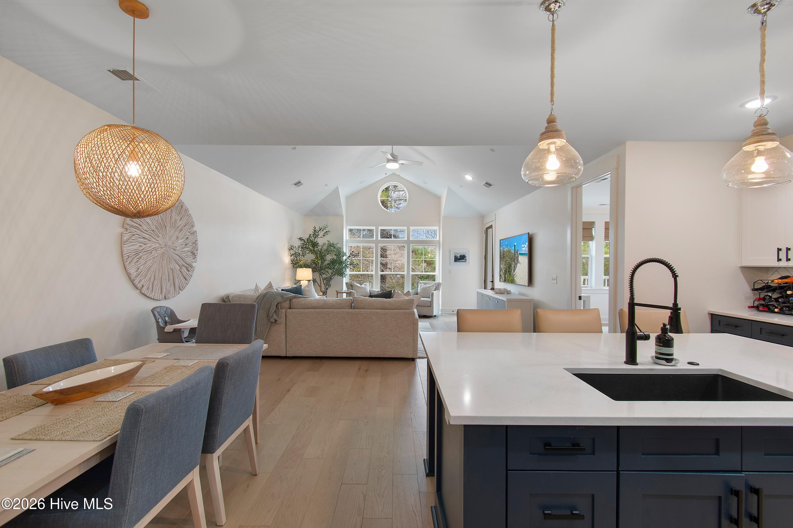 100555931 | Photo 14