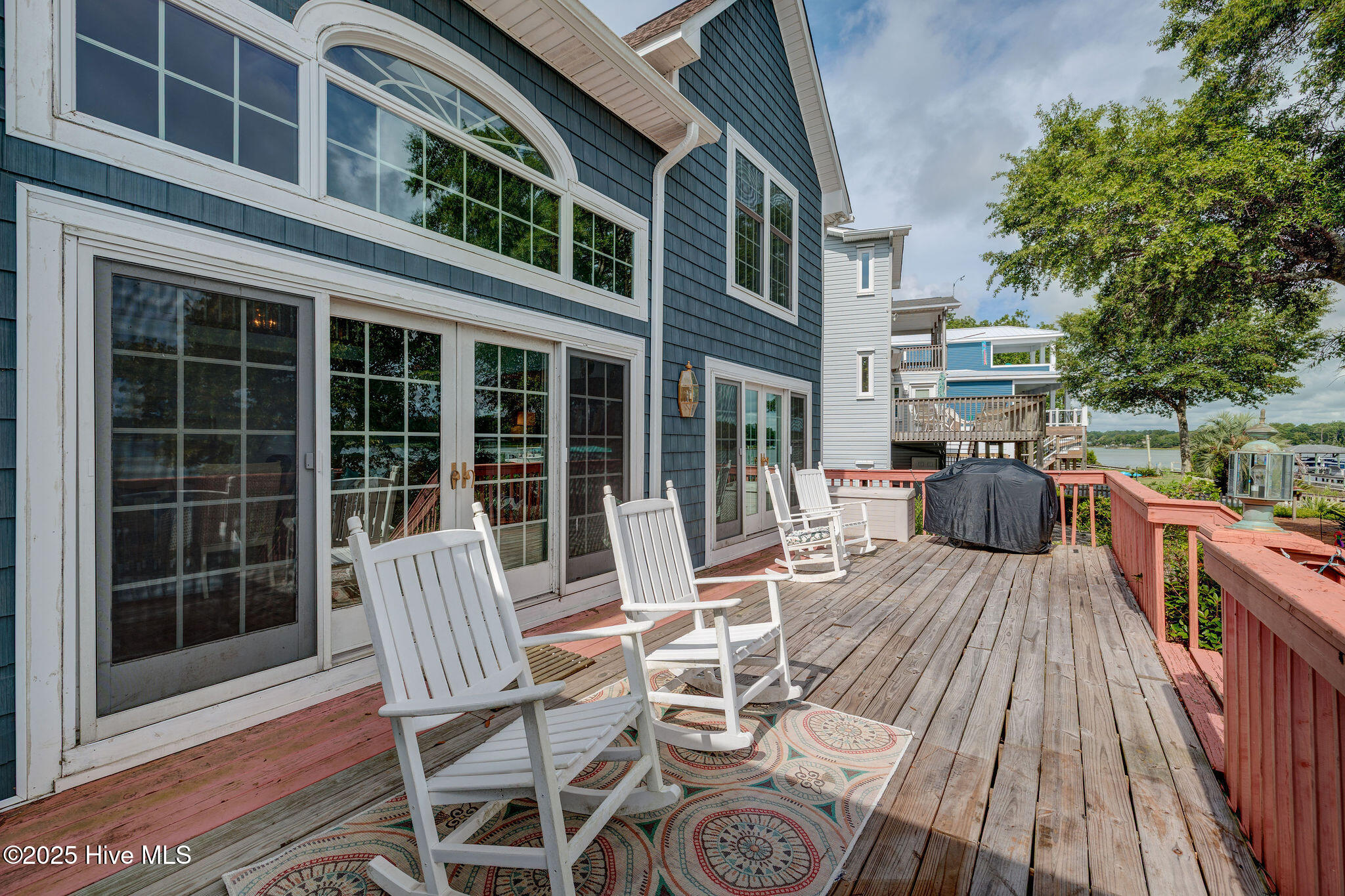 100519748 | Photo 21