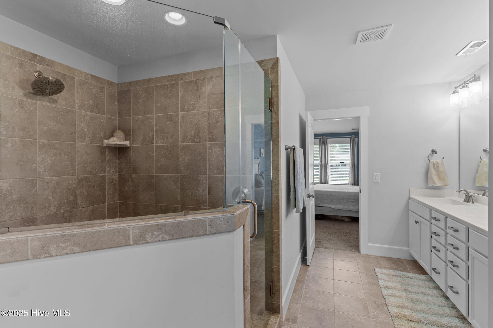 100528839 | Photo 33