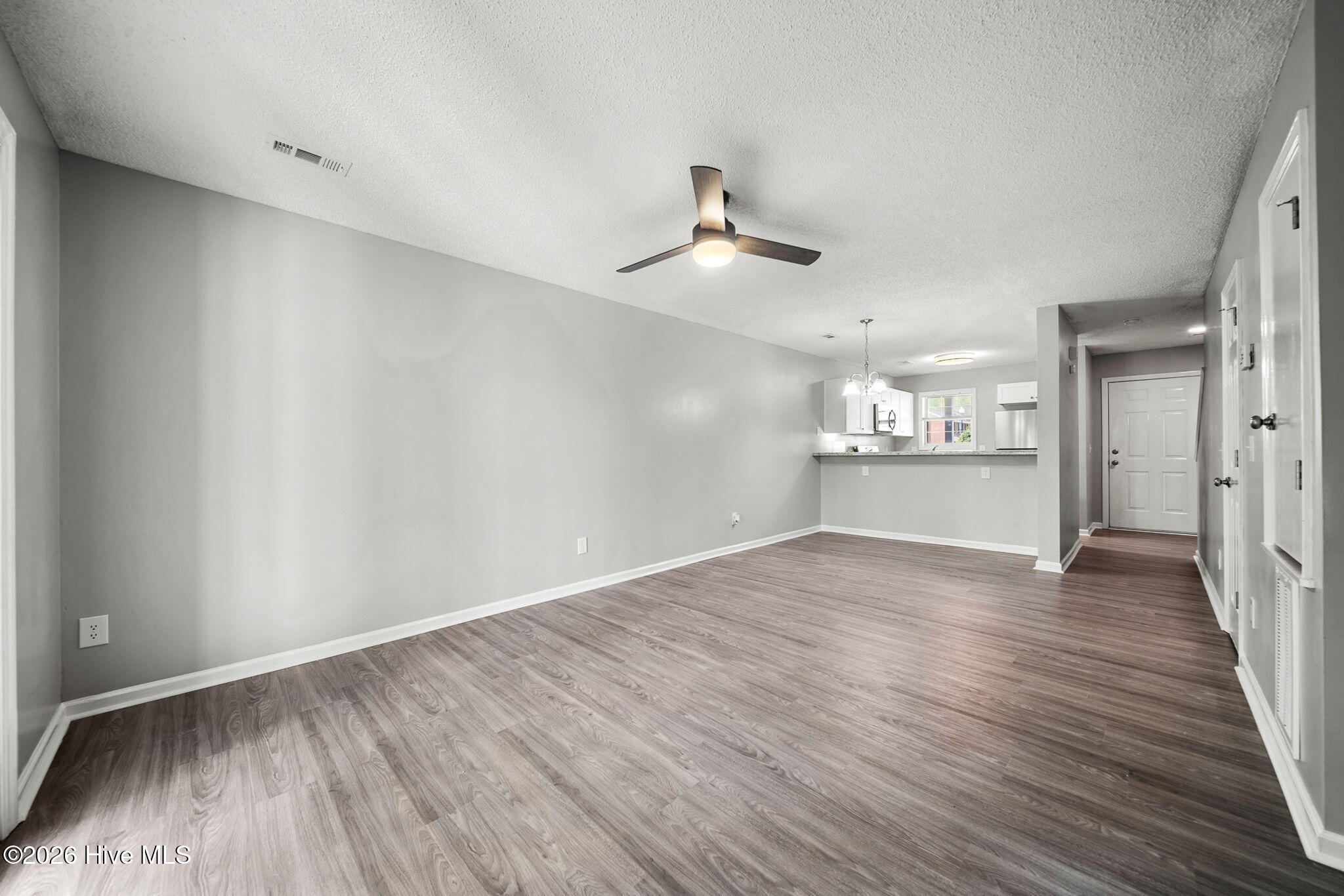 100565173 | Photo 30