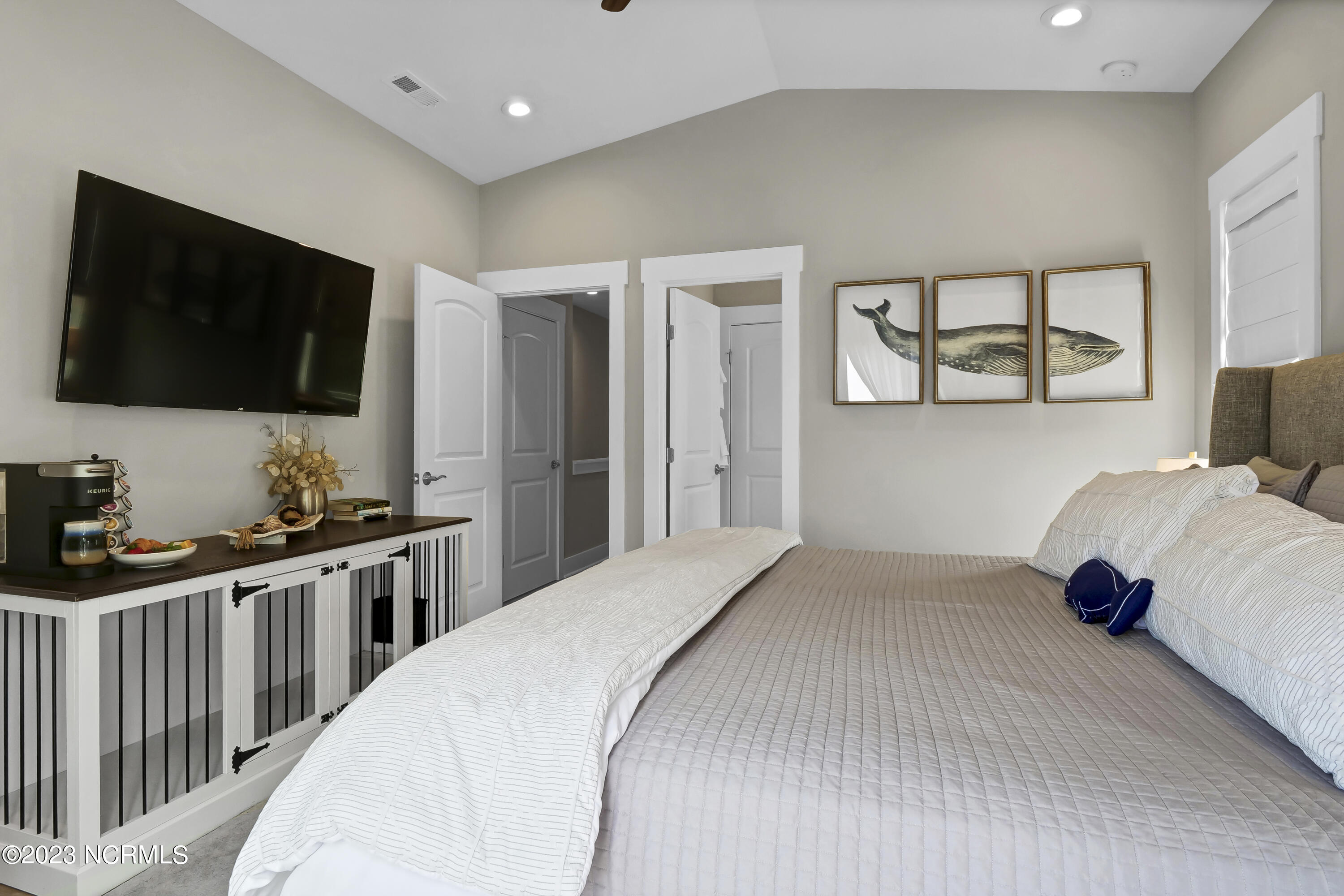 100526222 | Photo 23