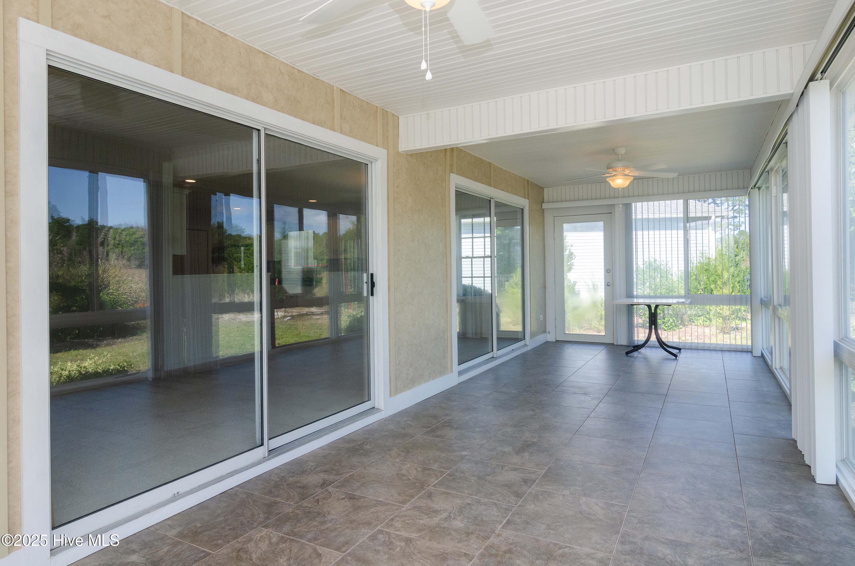 100563039 | Photo 13