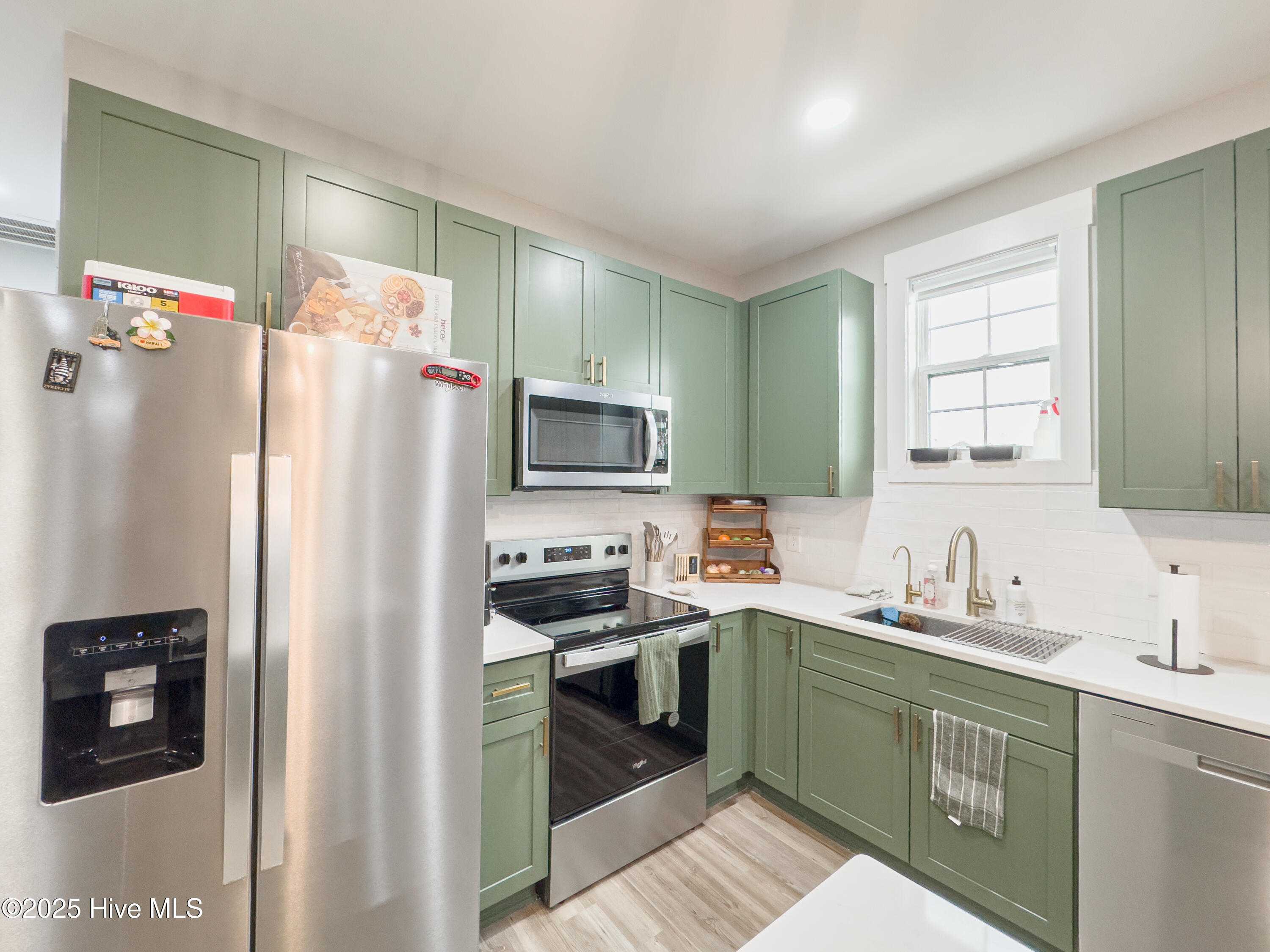 100537870 | Photo 33