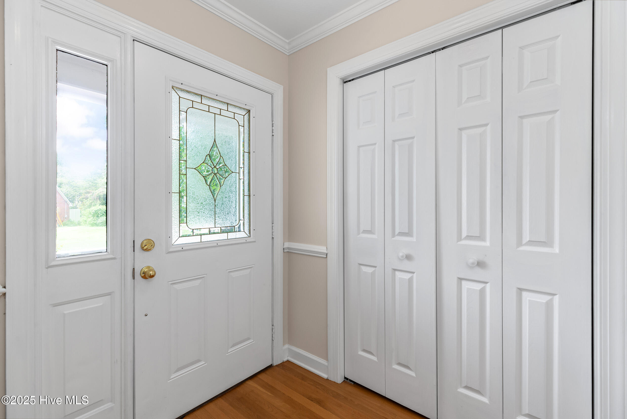 Appleton3805-3foyShaneL33A3265-CR2