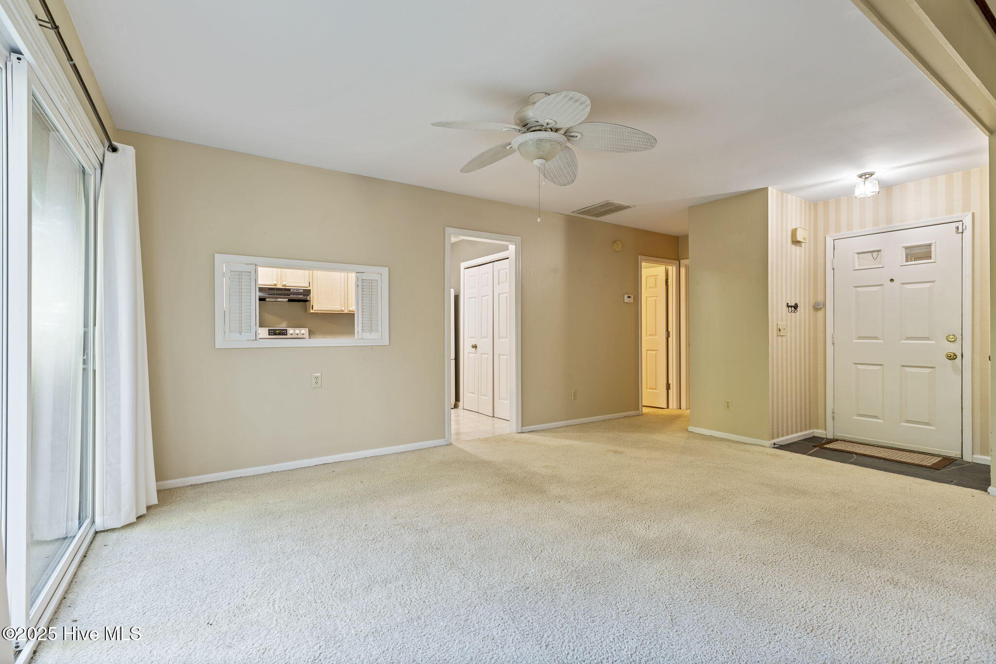 100535092 | Photo 14