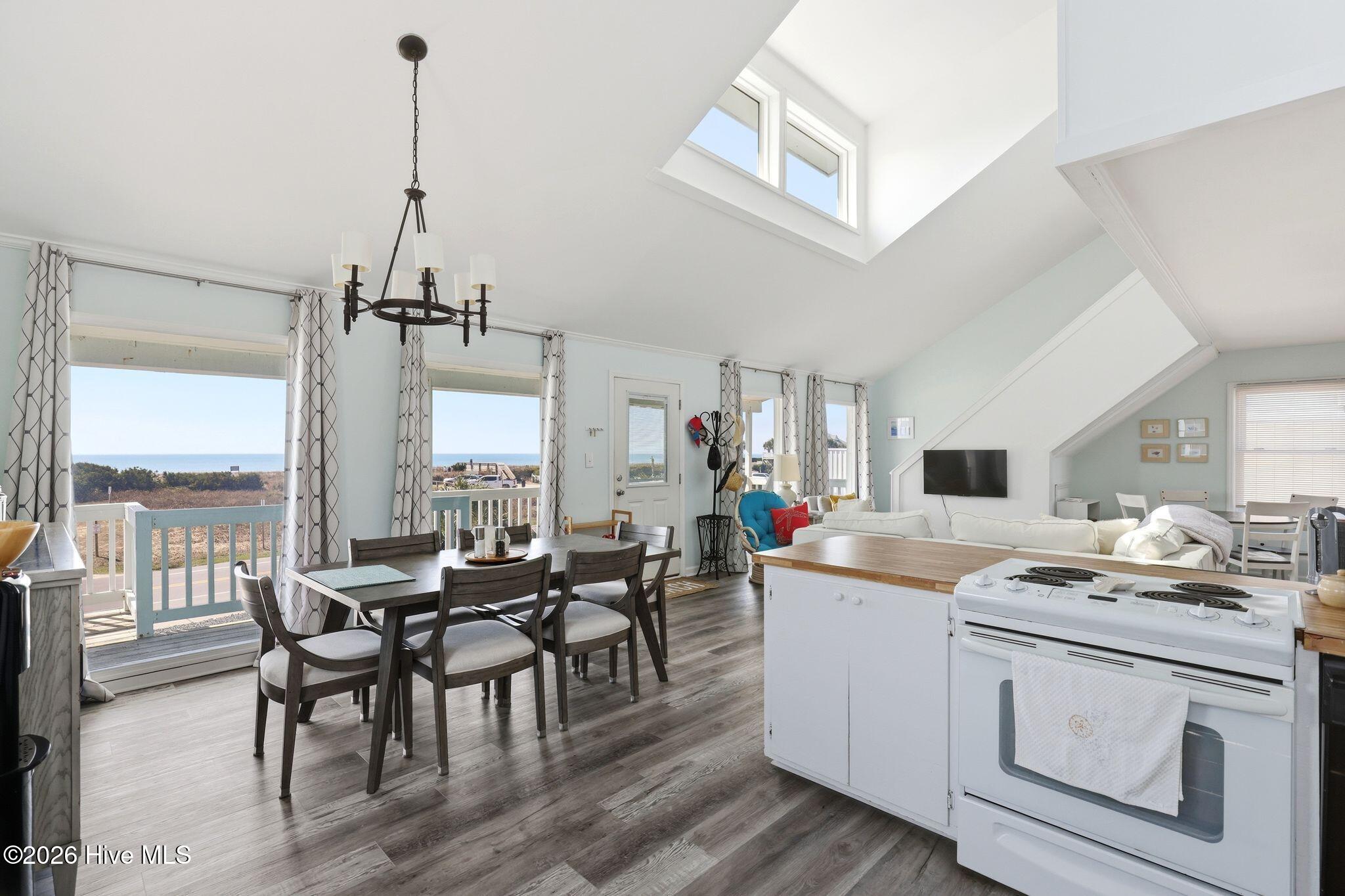 100558178 | Photo 22