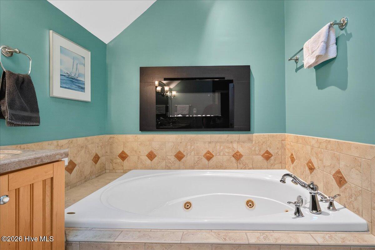 100549293 | Photo 79