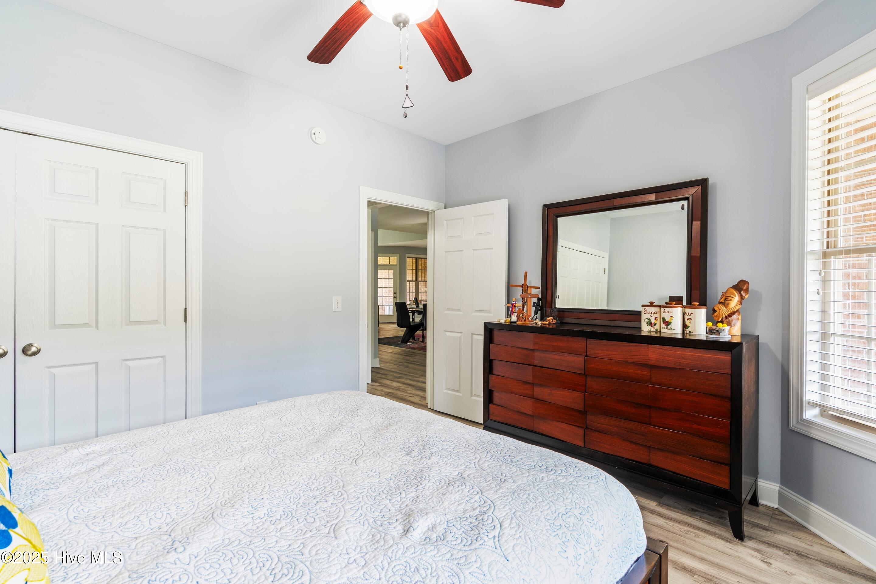 100541104 | Photo 24