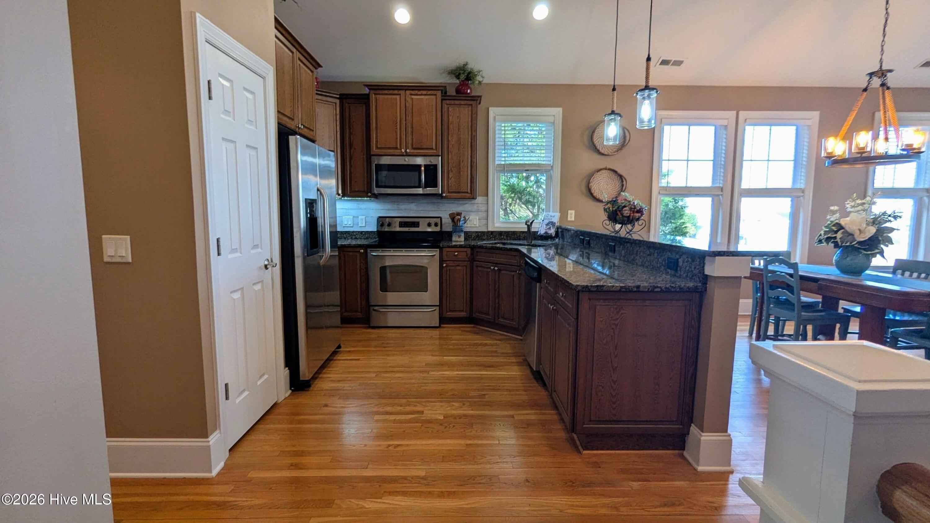 100550094 | Photo 12