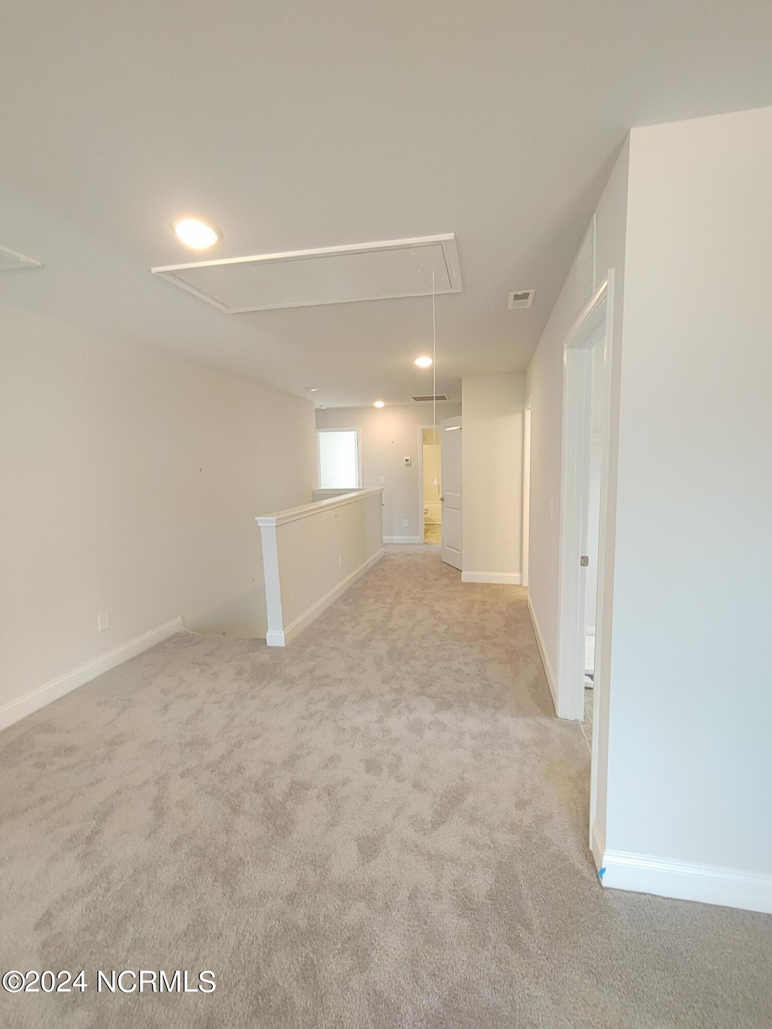 100421007 | Photo 18