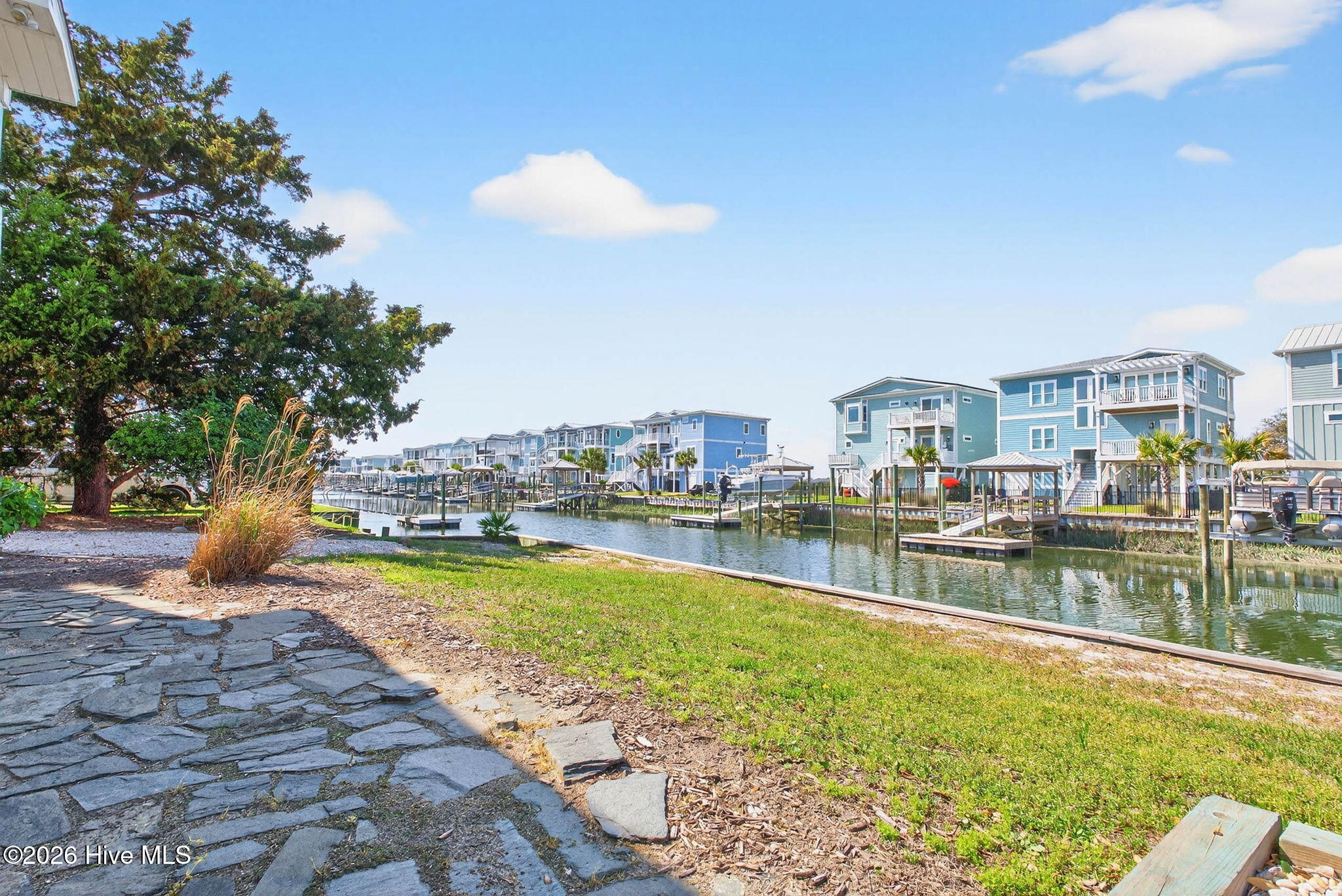 100564283 | Photo 56