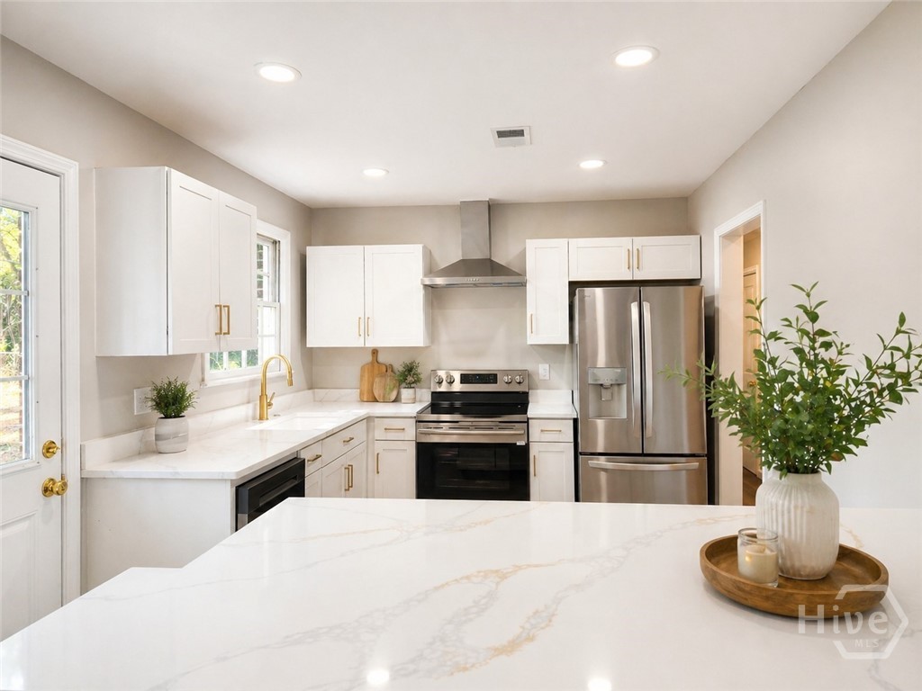 1st image of 128 Paradise Dr, Savannah, GA 31406 | MLS# SA354696