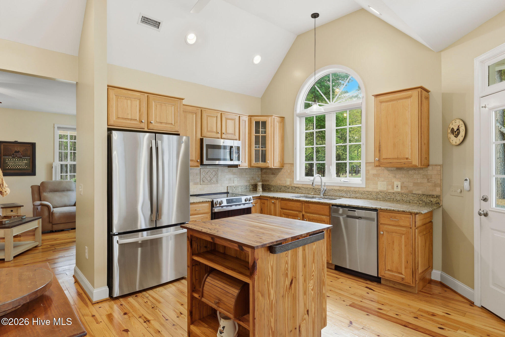 100567375 | Photo 15