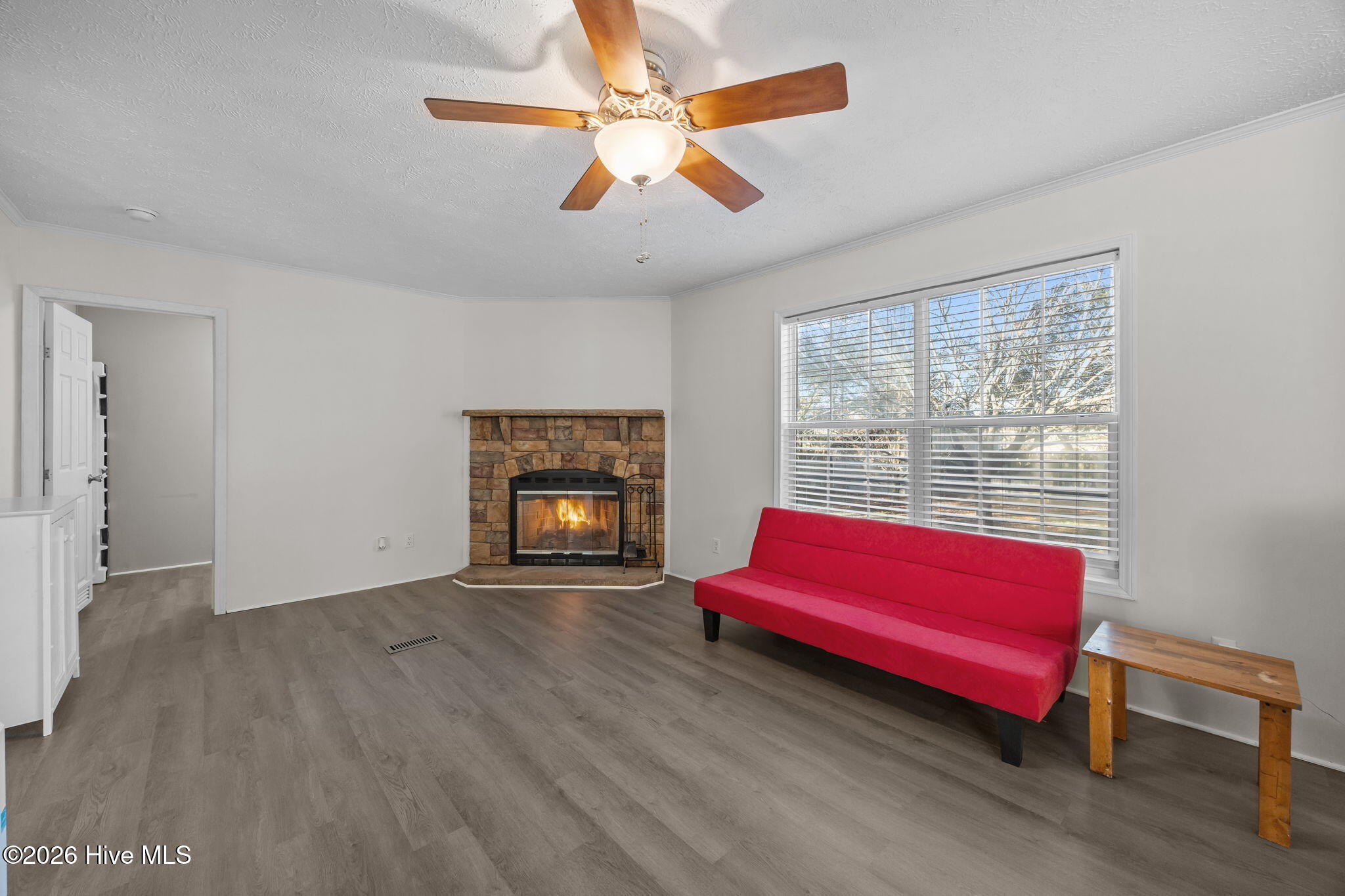 100550408 | Photo 13