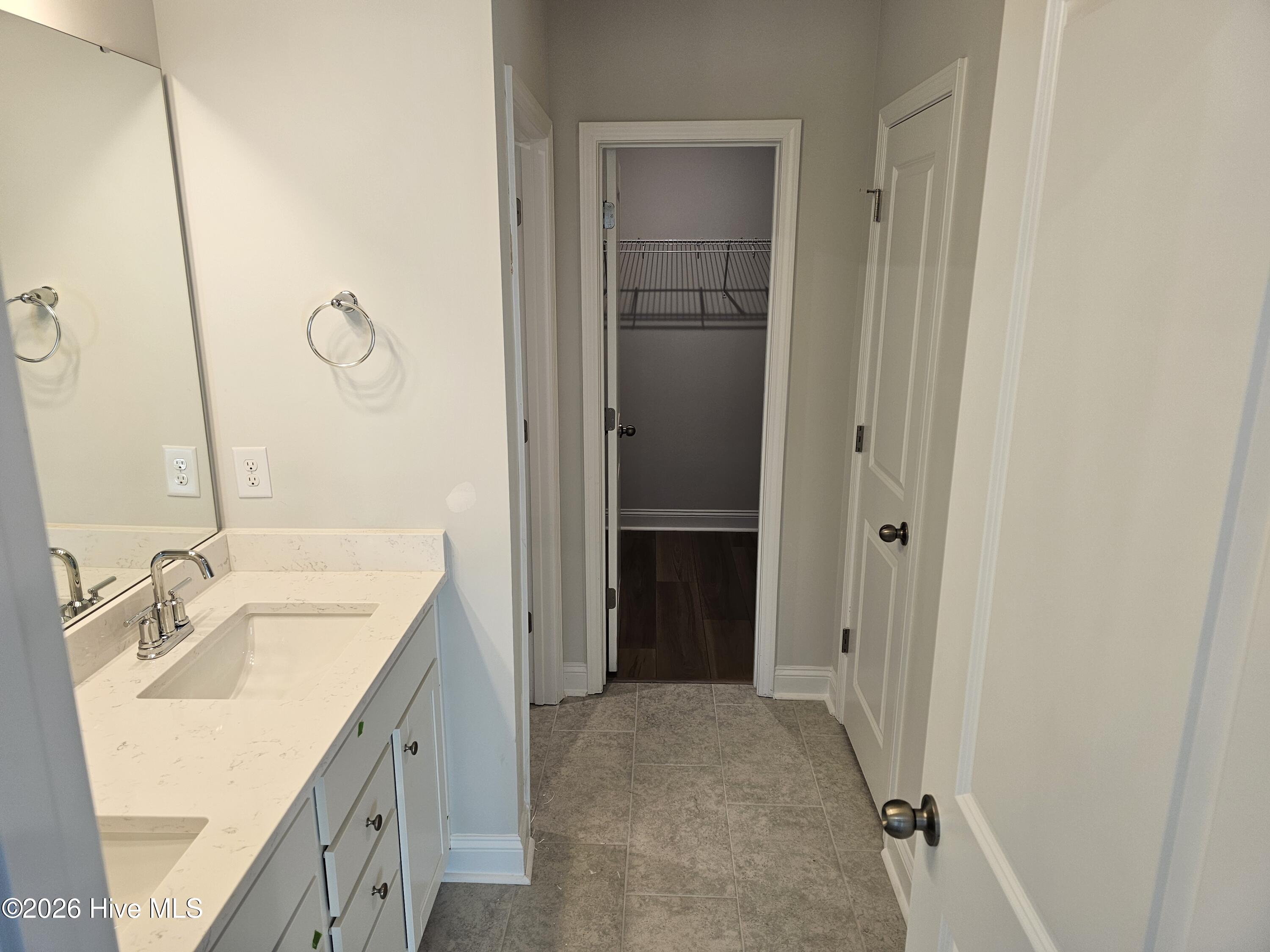 100540603 | Photo 11