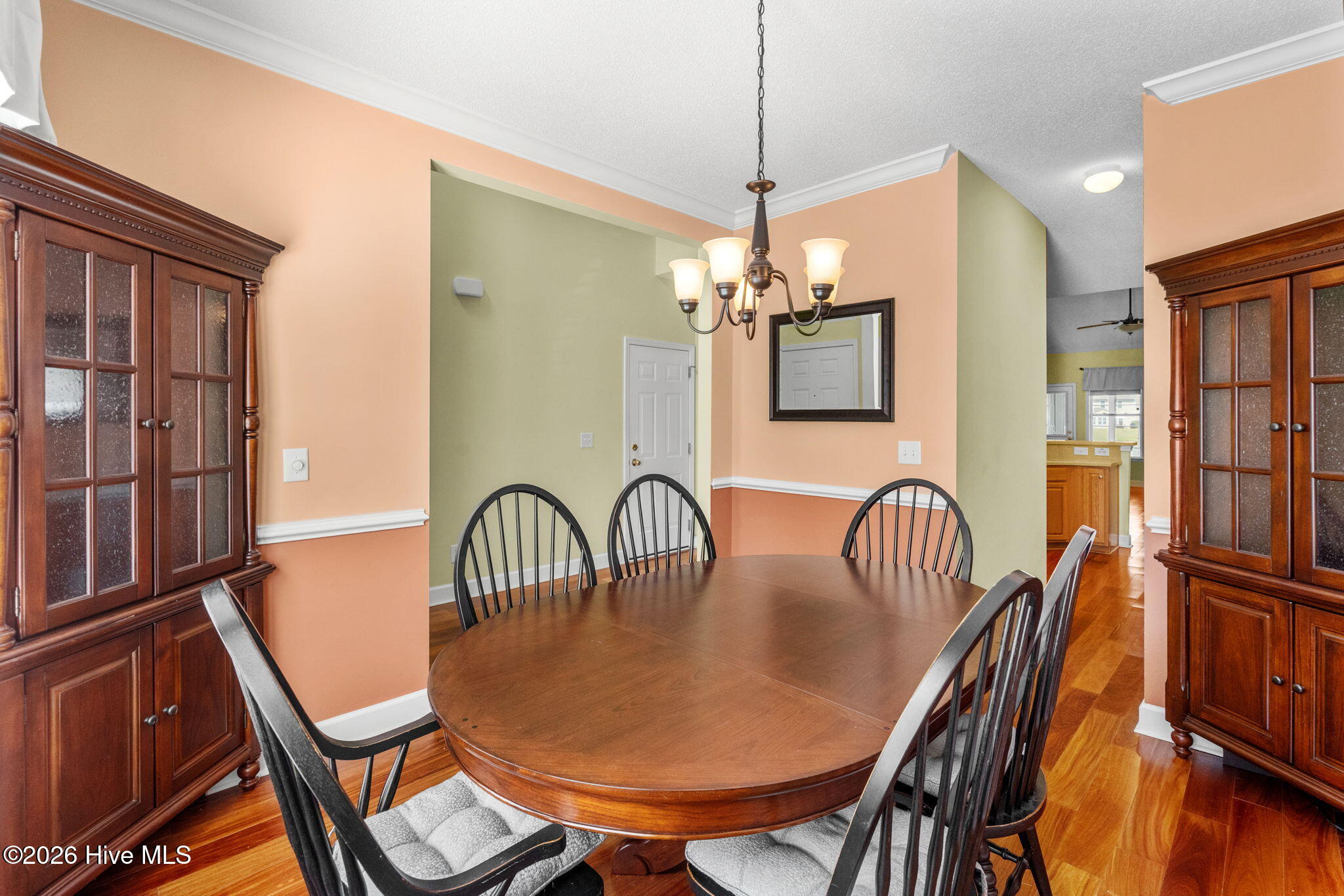 100570340 | Photo 13