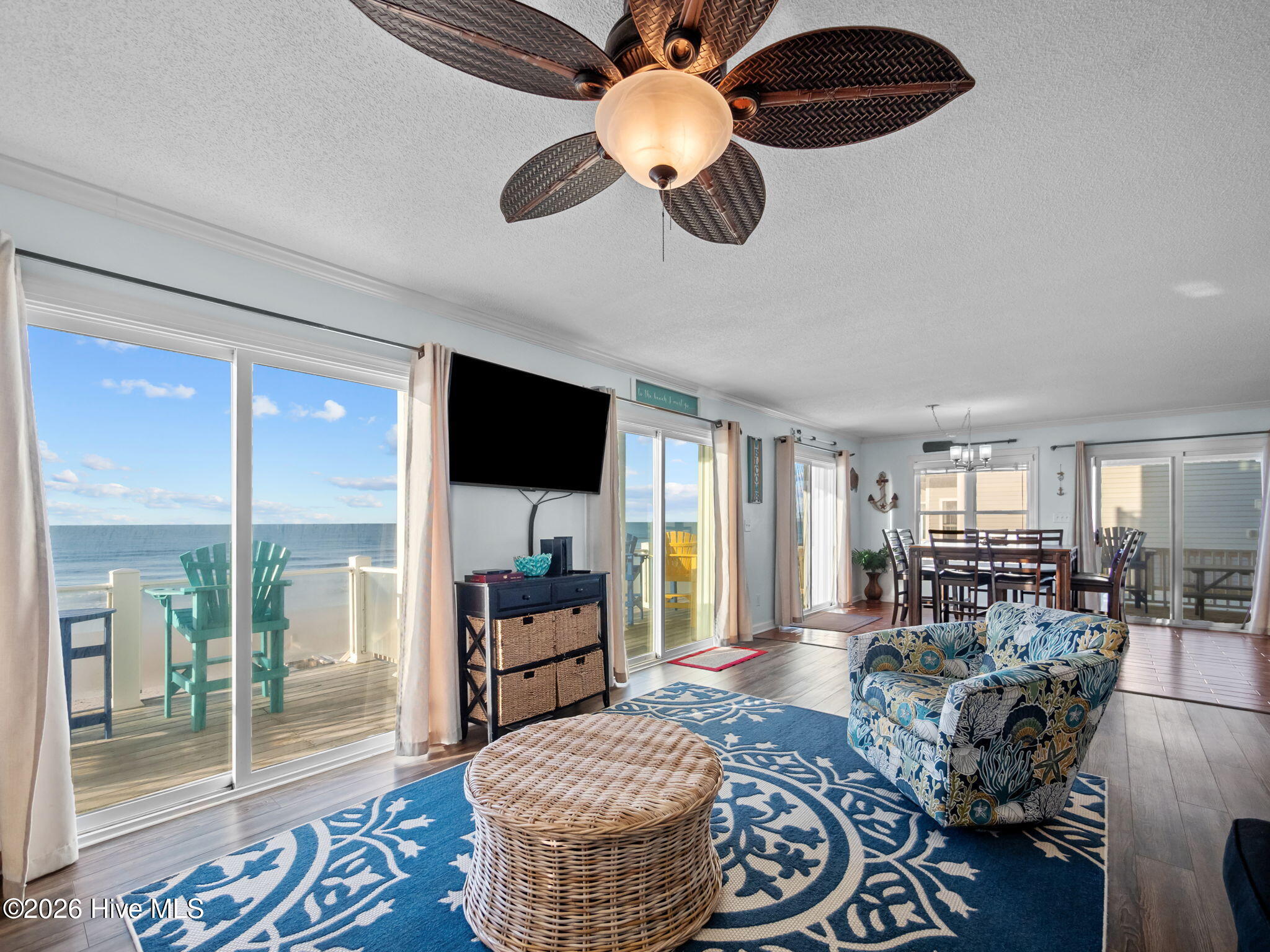 100567170 | Photo 18