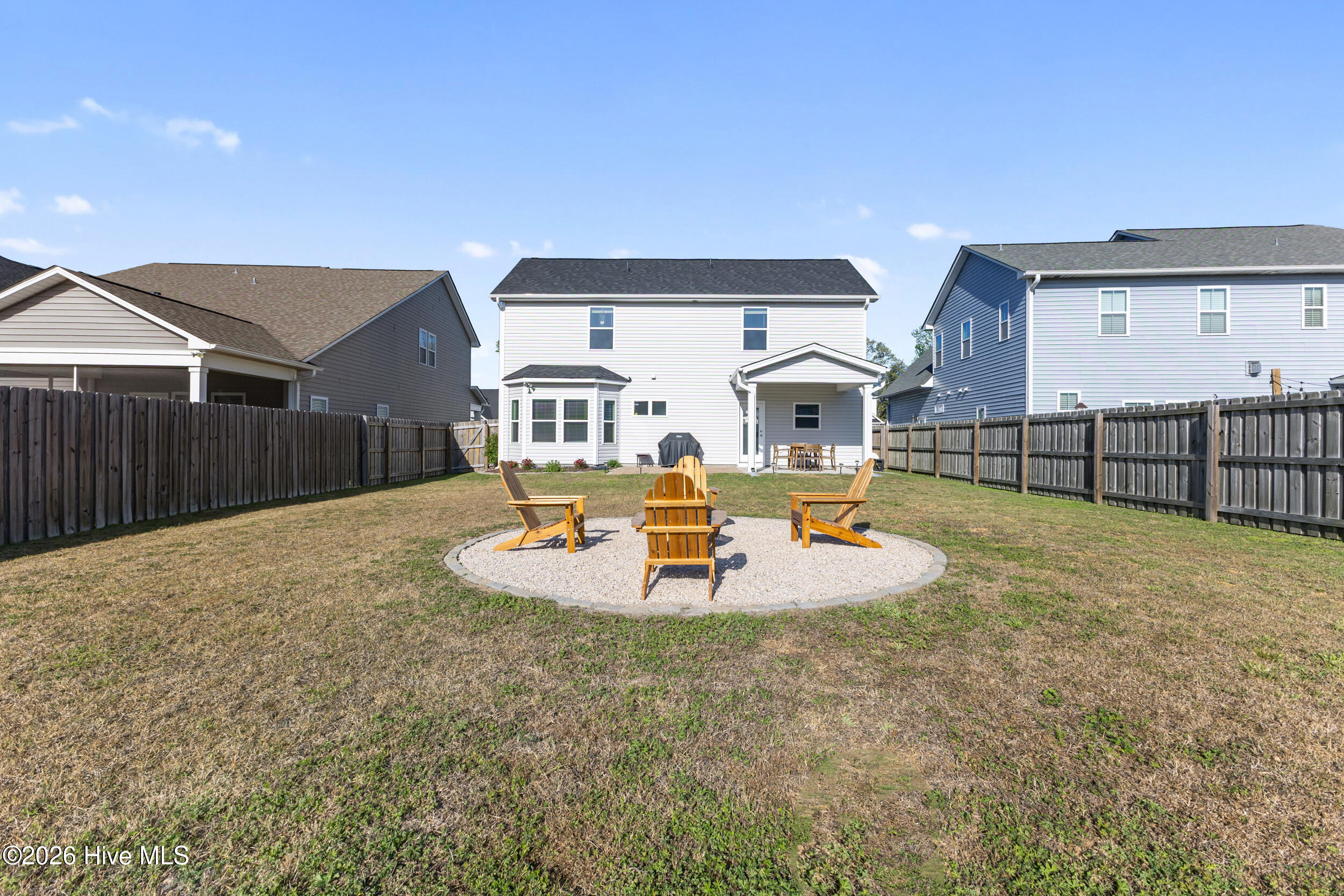 100565855 | Photo 72