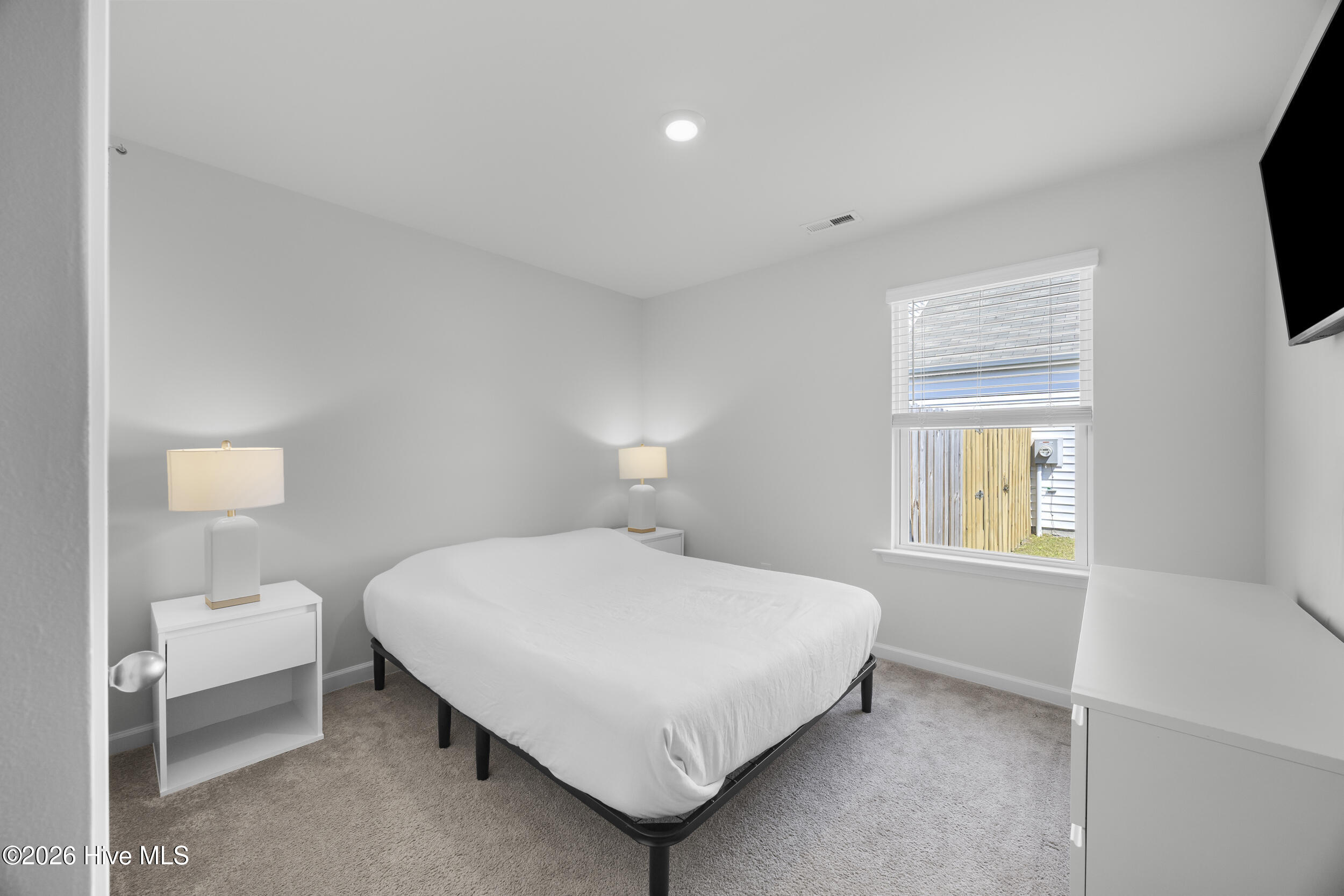 100562687 | Photo 22