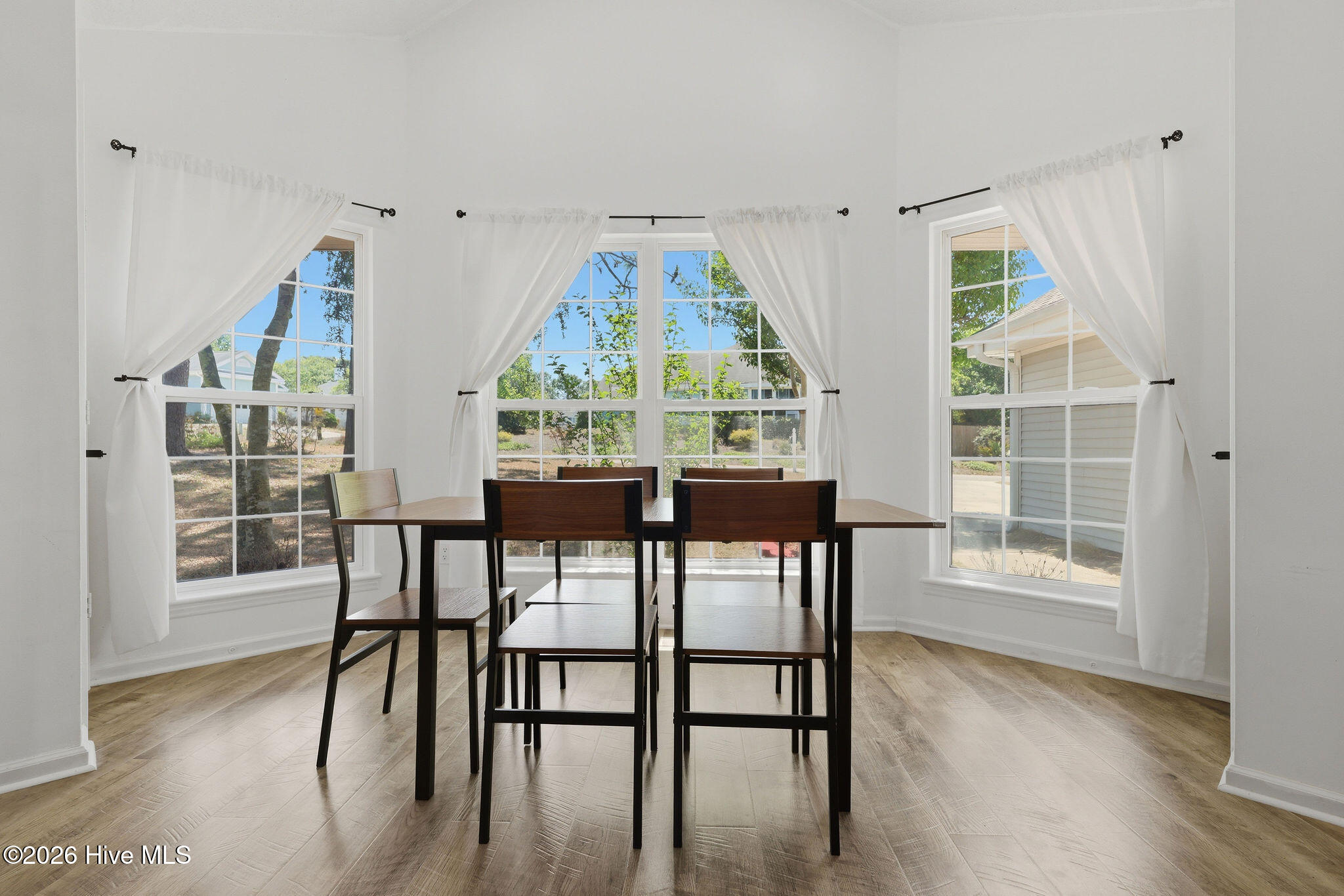 100568972 | Photo 12