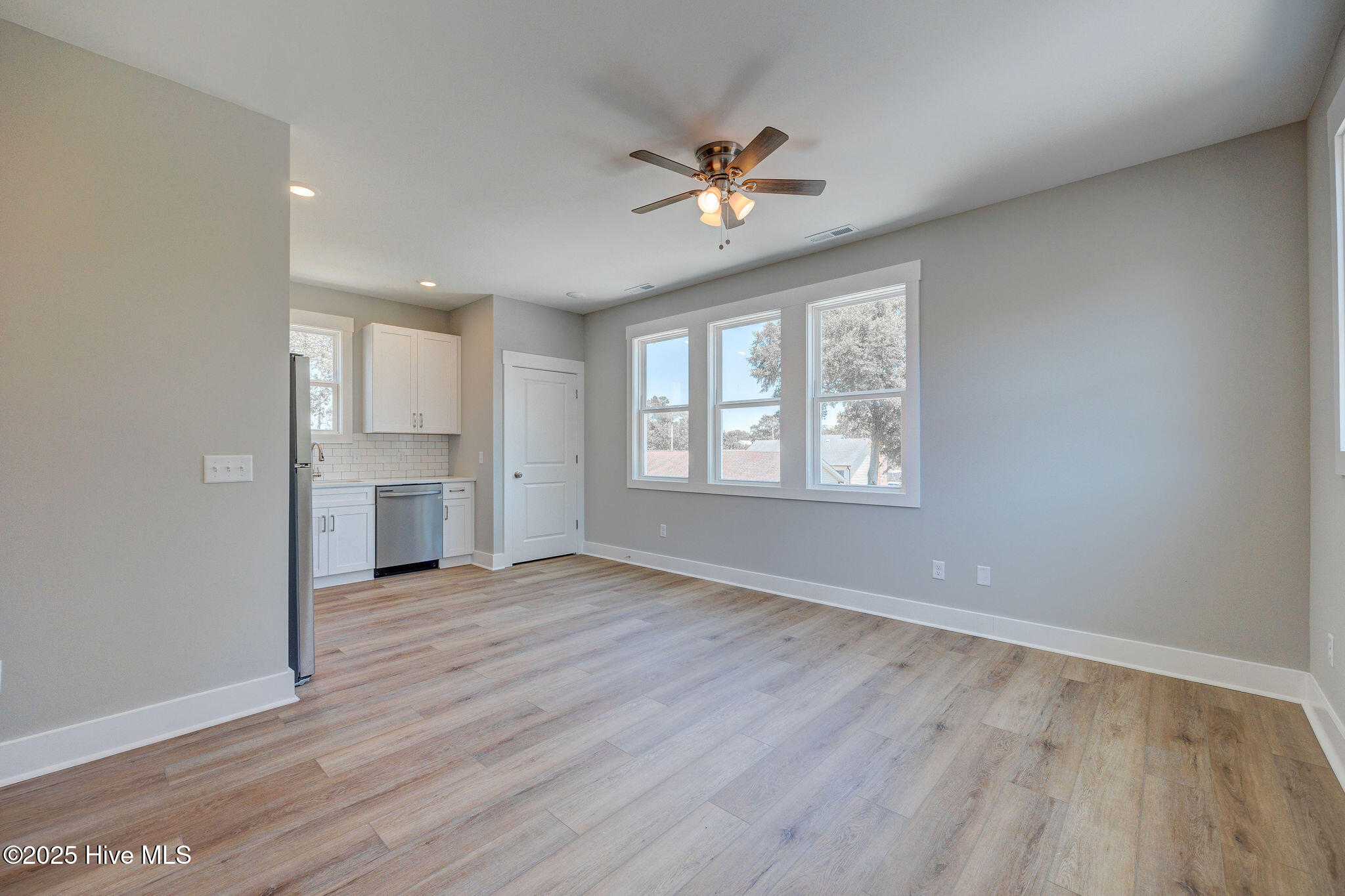 100521175 | Photo 36