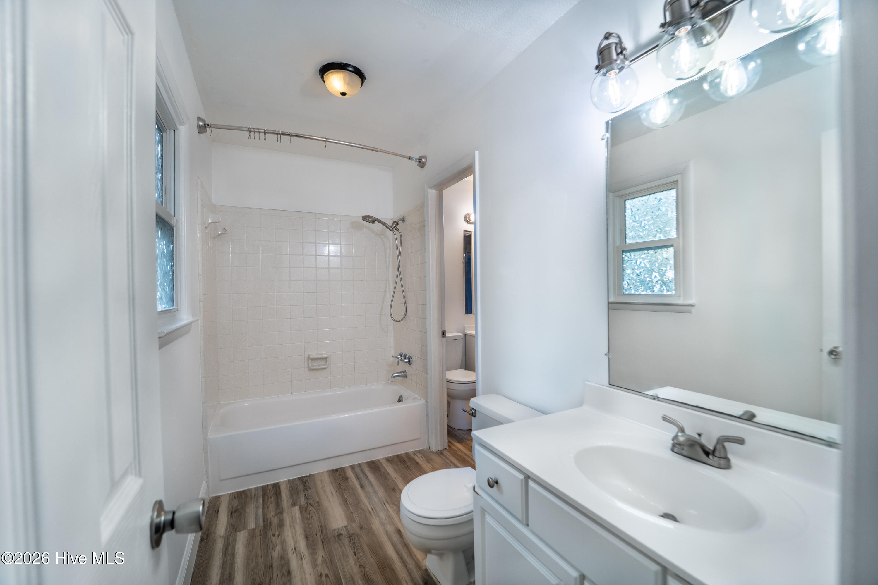 100548547 | Photo 15