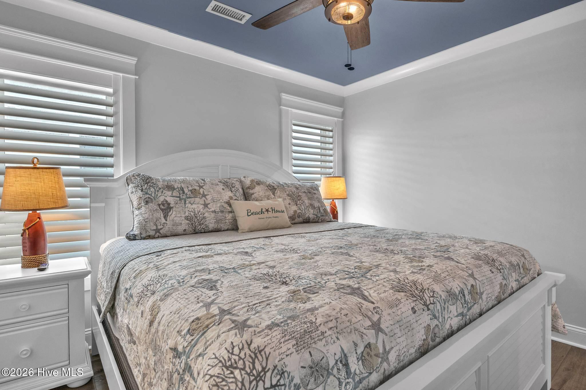 100558345 | Photo 52