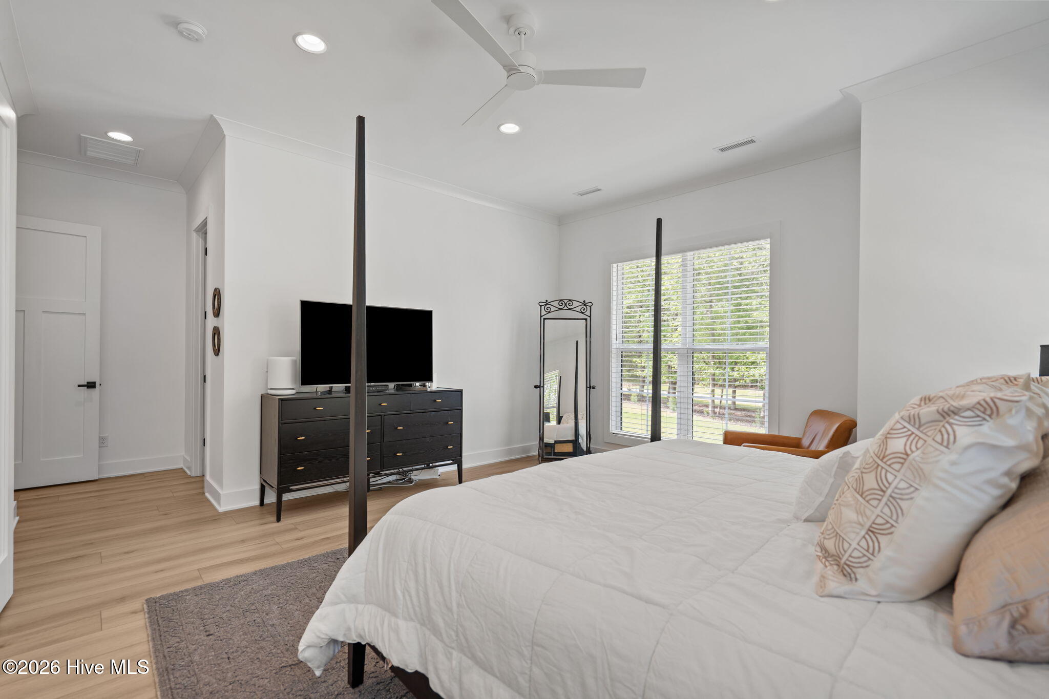 100566934 | Photo 33