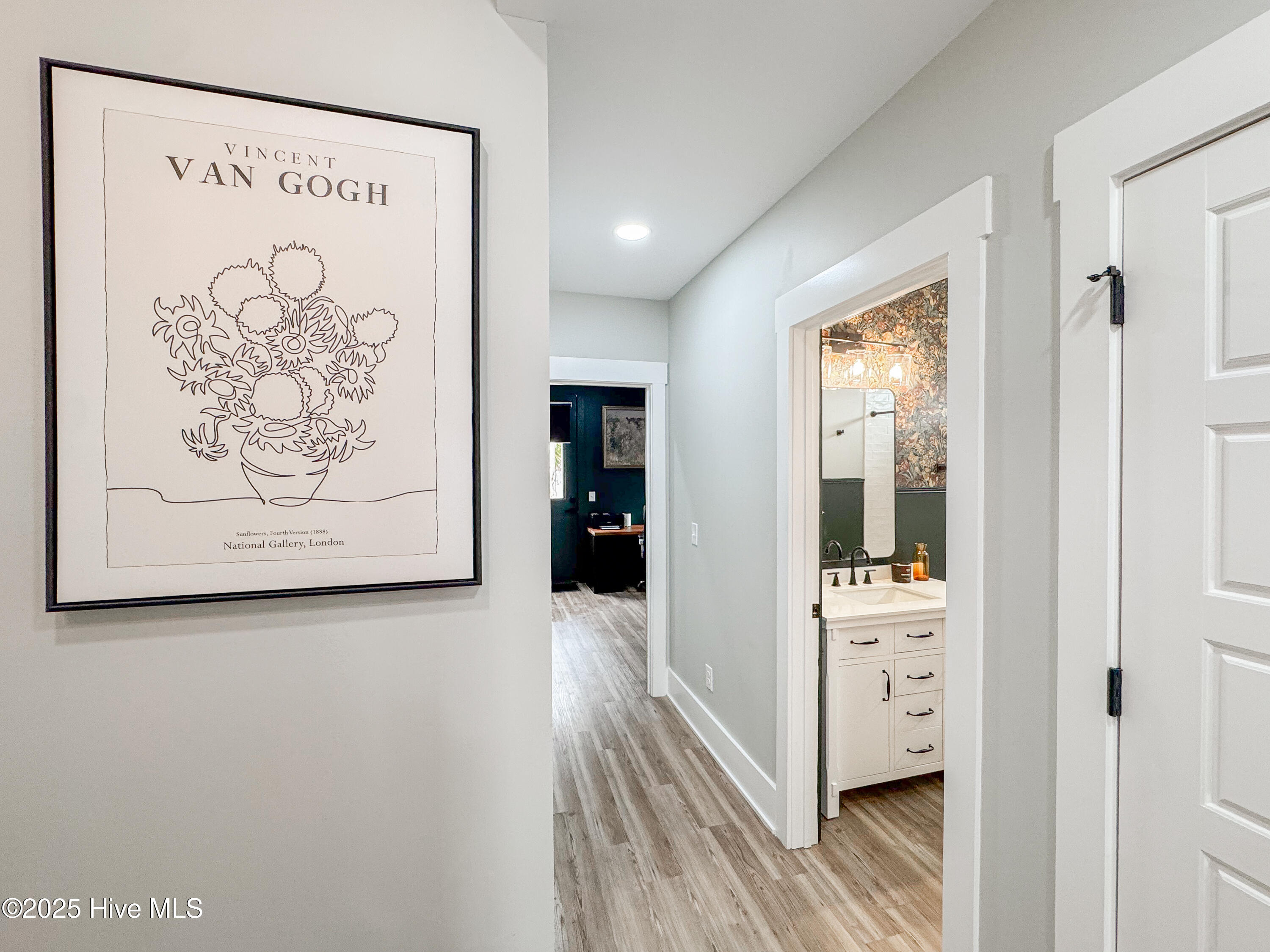 100537870 | Photo 19