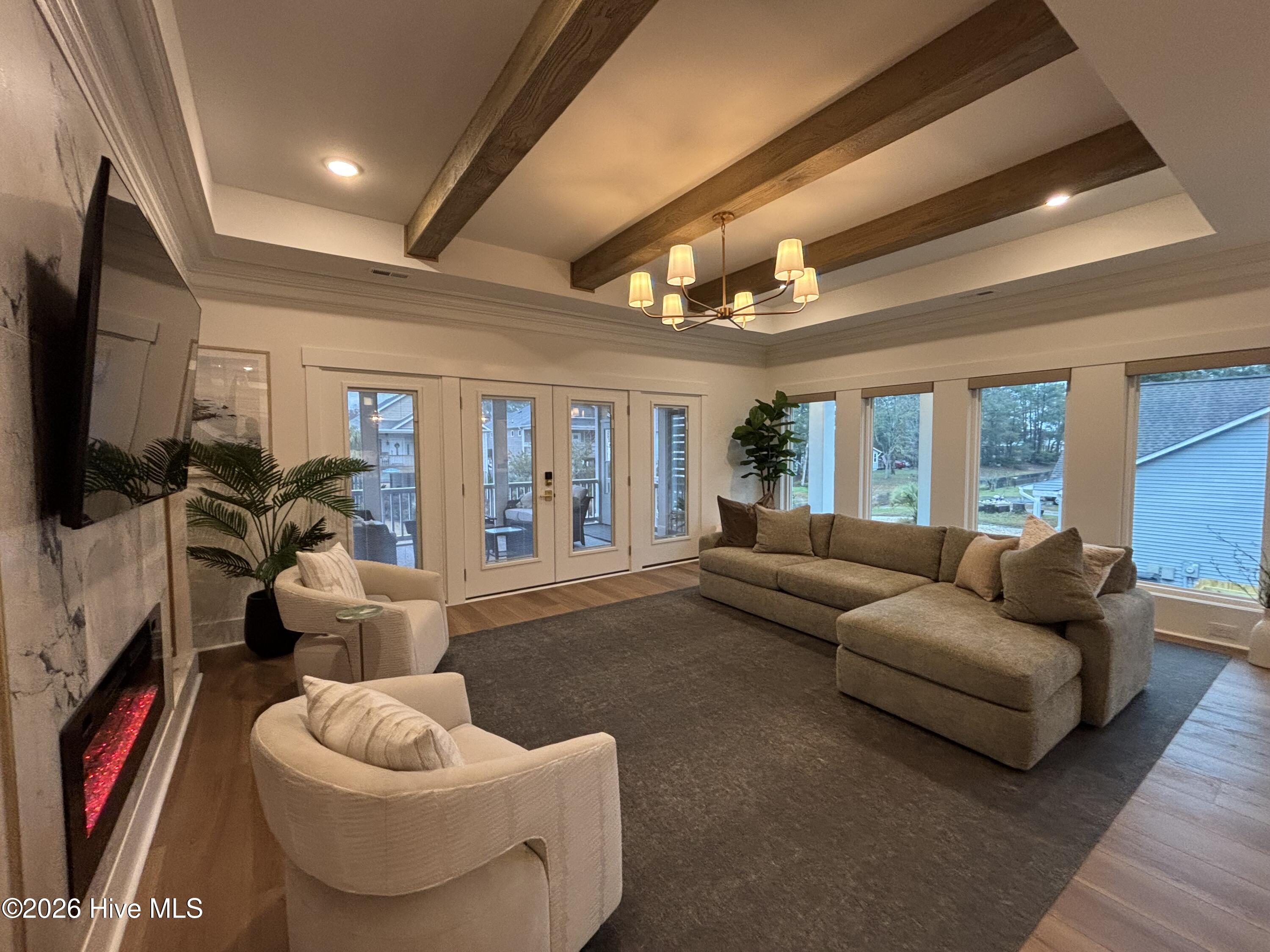 100516902 | Photo 129