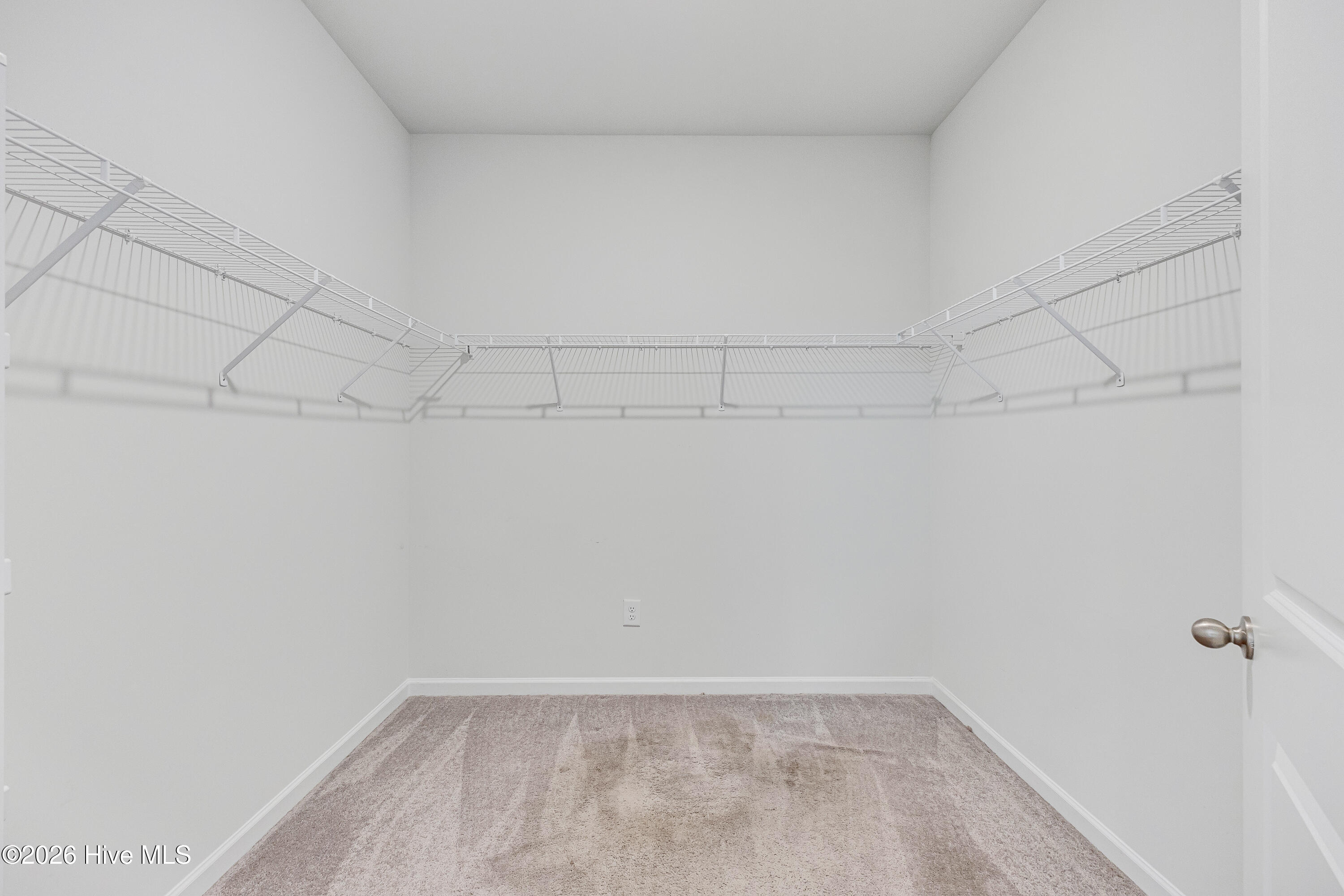 100521011 | Photo 27