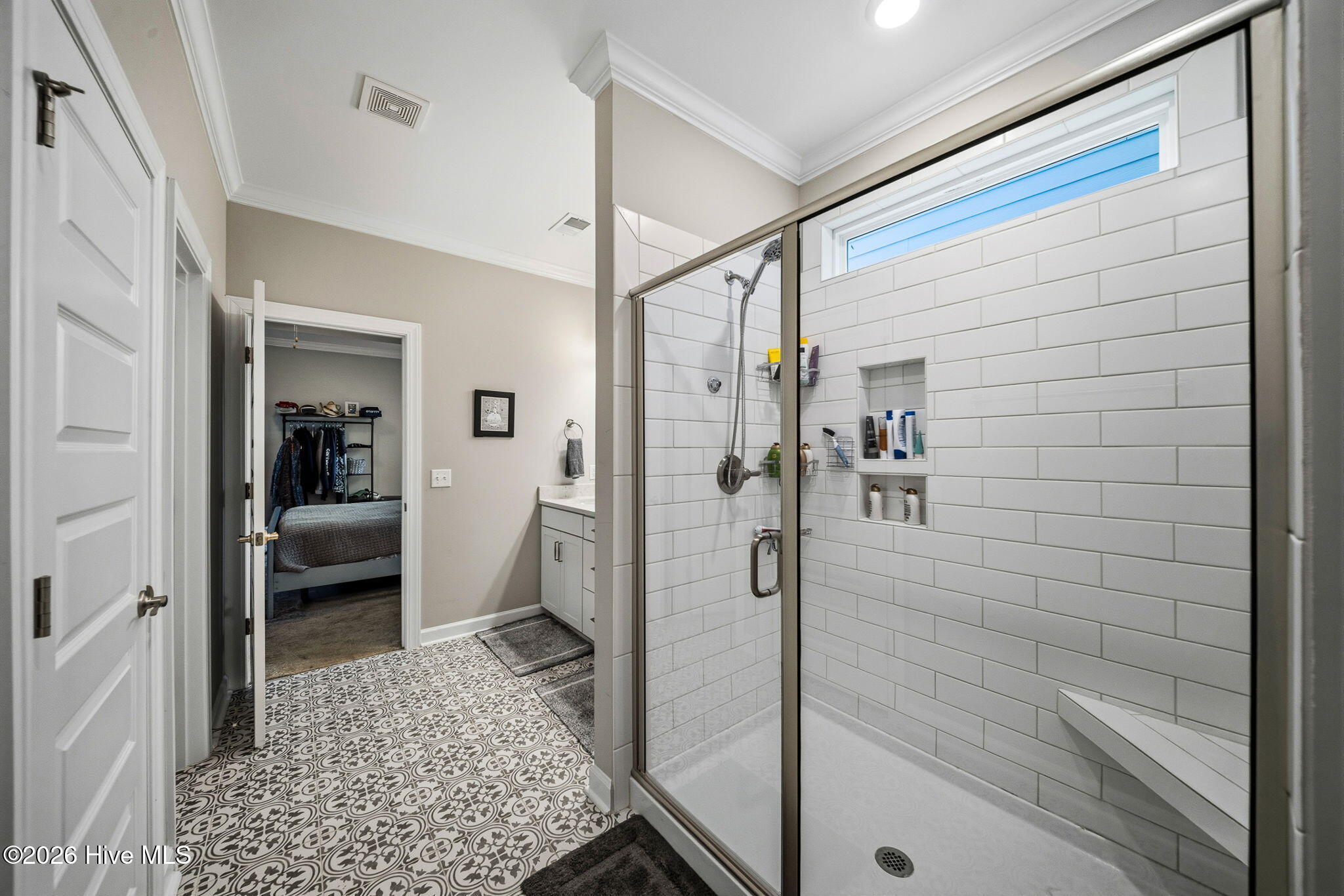 100563185 | Photo 26