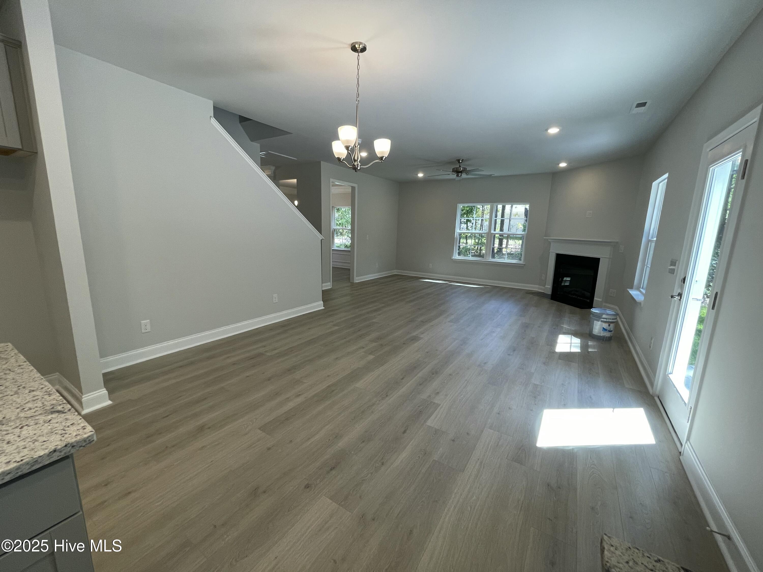 100425636 | Photo 24