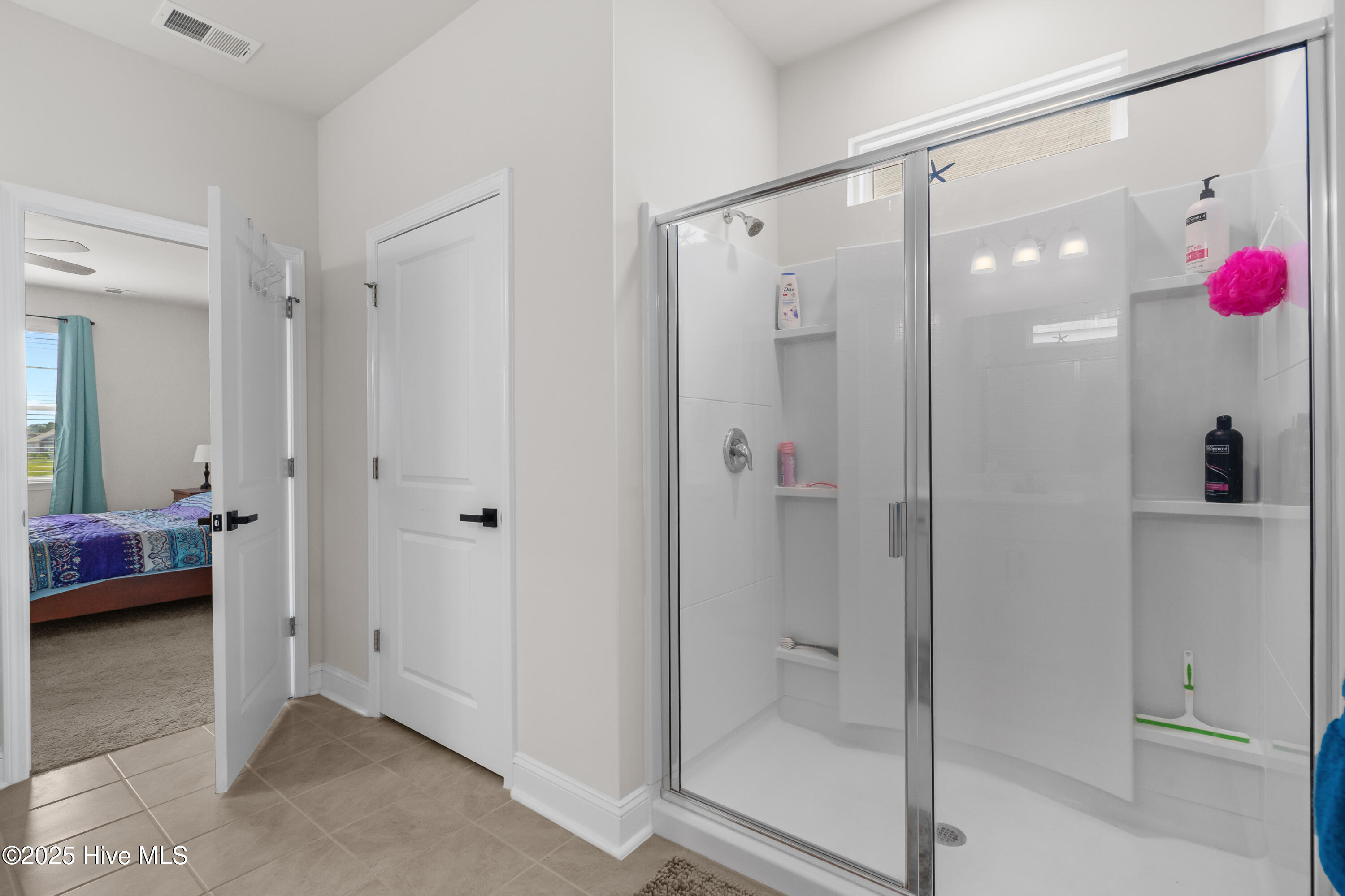 100549848 | Photo 19