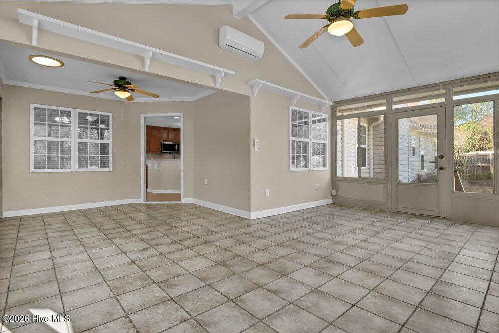 100549483 | Photo 10