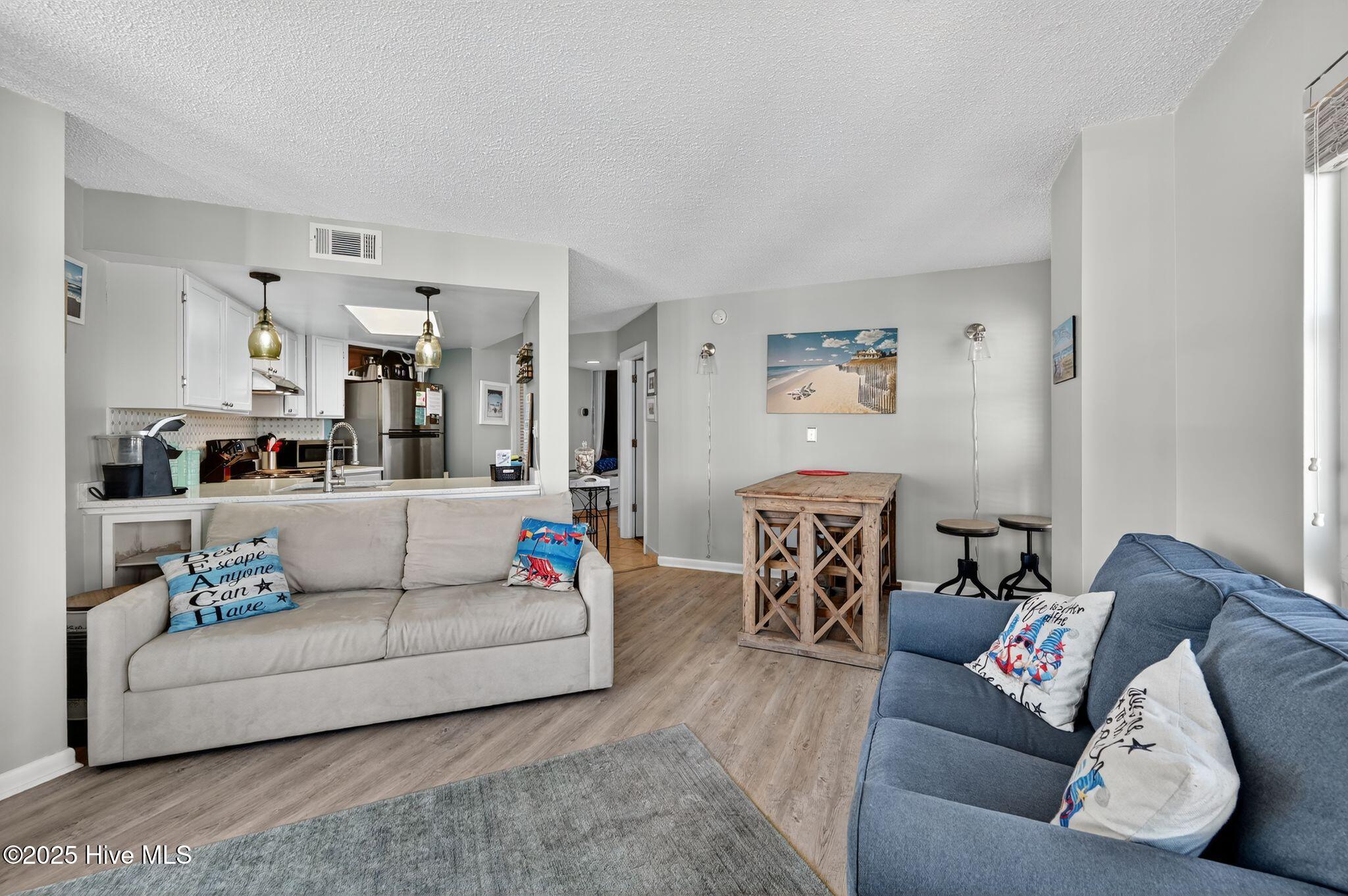 100536315 | Photo 14