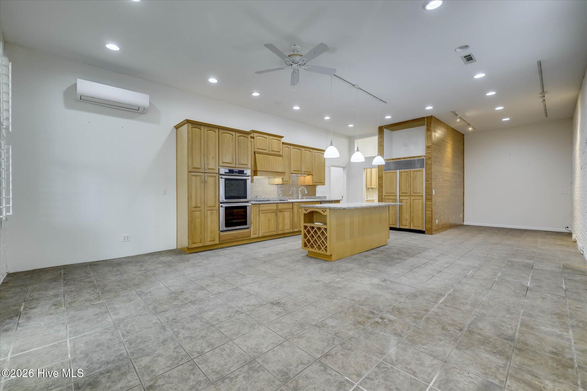 150 Fairfield St kitchen/living