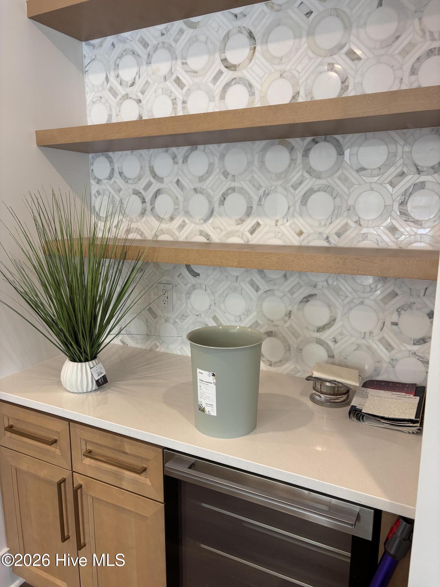 100516902 | Photo 150