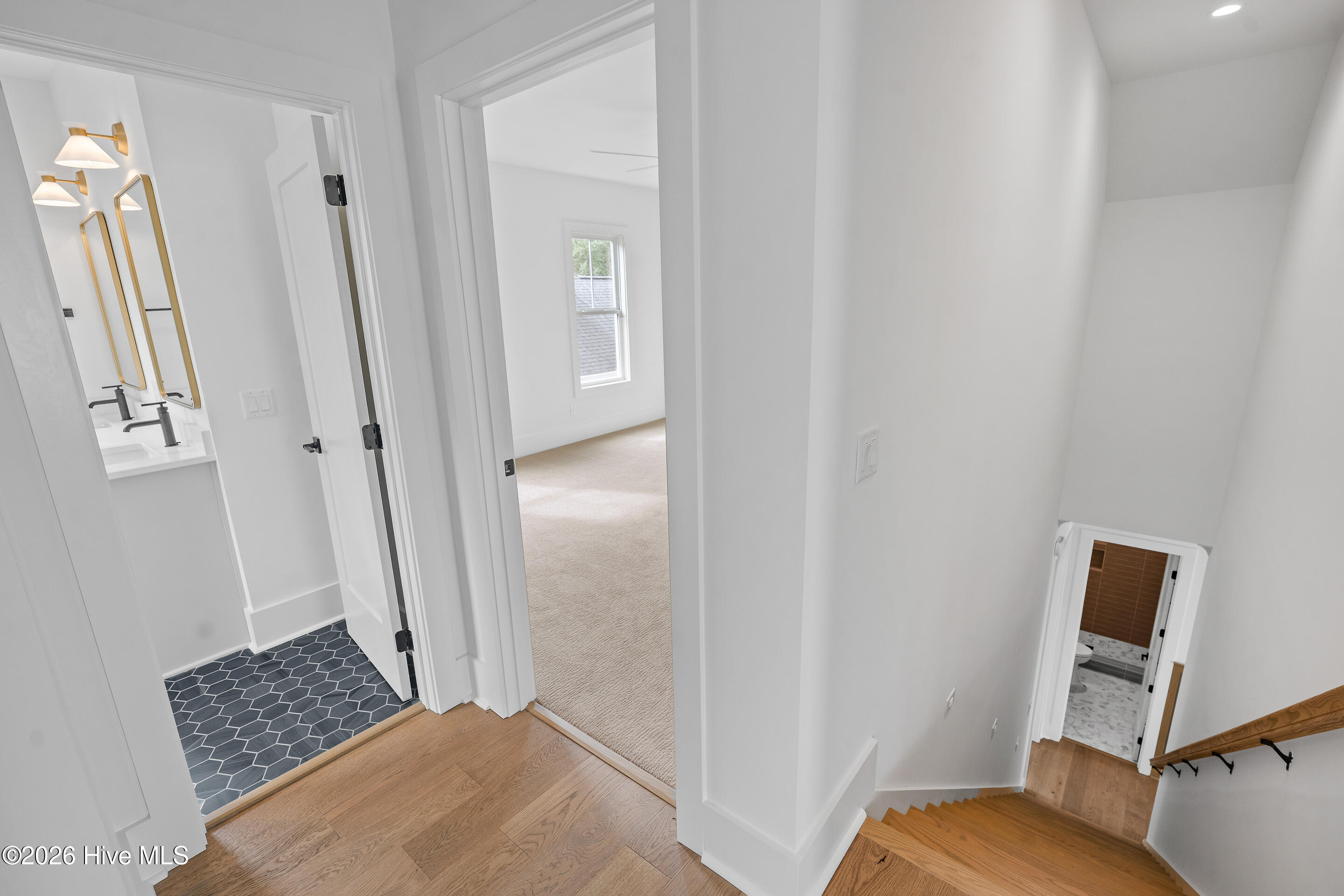 100499793 | Photo 31